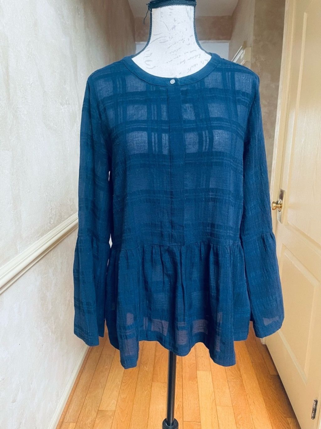 Loft LOFT Navy Blue Plaid Peplum Top Textured Gauze Blouse Medium Size M / US 6-8 / IT 42-44 - 3 Thumbnail