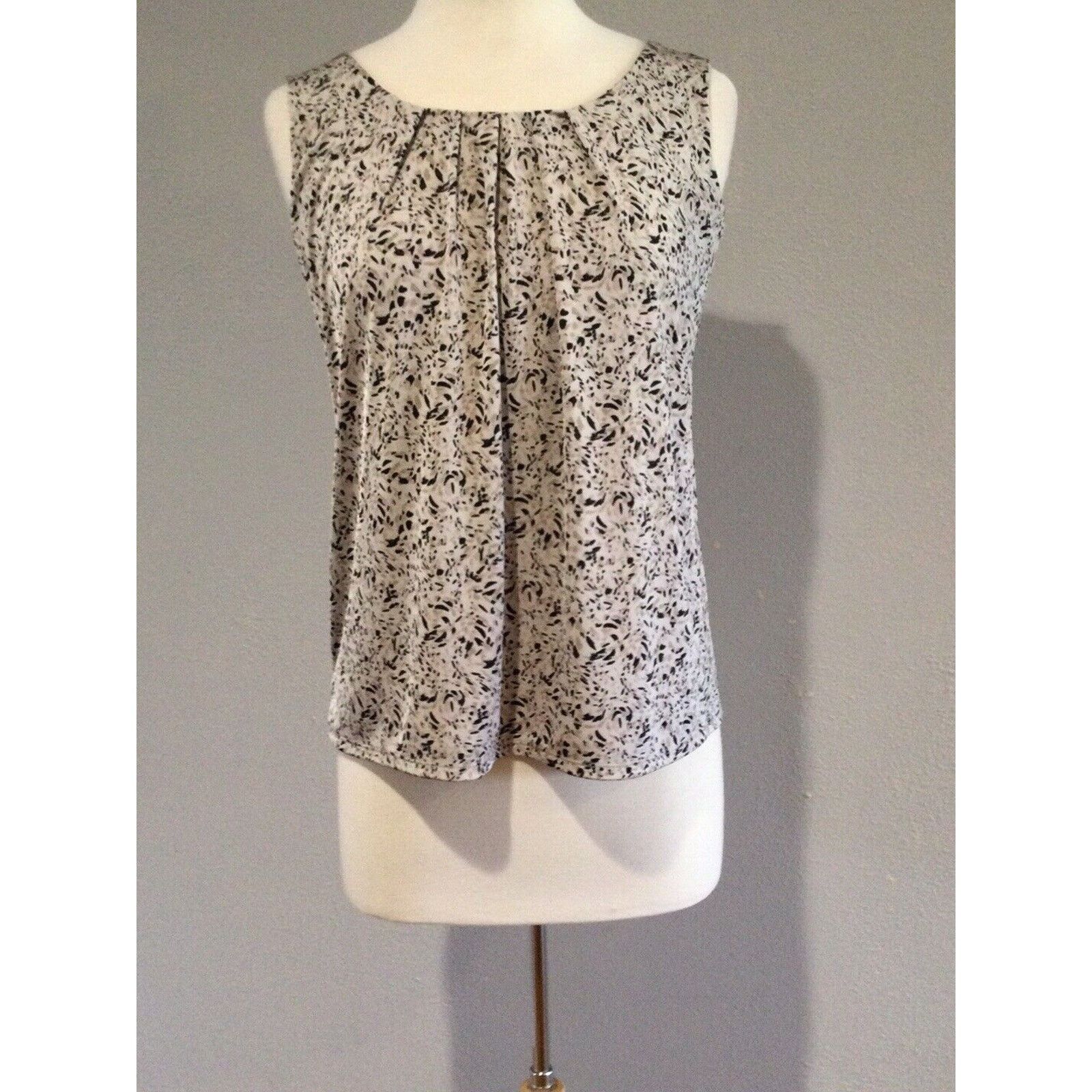 Chicos Chico's Travelers Pleated Front Business Casual Tank 0/4/S Size S / US 4 / IT 40 - 3 Thumbnail
