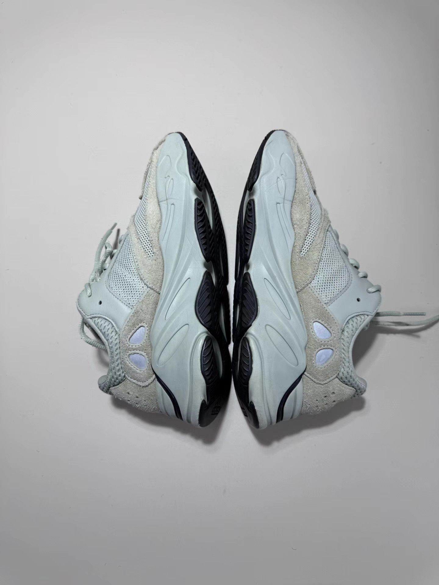Adidas ADIDAS YEEZY700 Salt Casual Shoes Size US 7 / EU 40 - 4 Thumbnail
