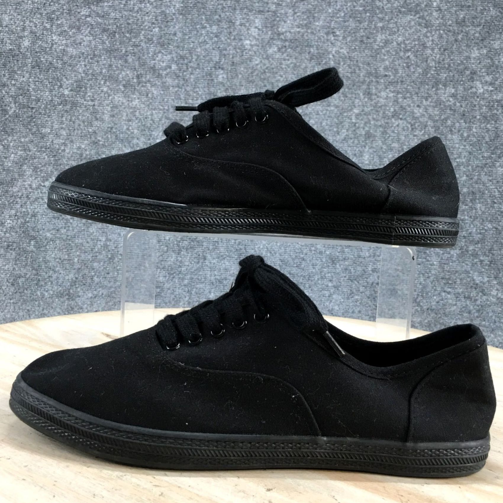 Vintage Universal Thread Shoes Womens 8 Casual Sneakers Black Canvas Low Top Lace Up Mens Womens Boys Girls Size M / US 6-8 / IT 42-44 - 2 Thumbnail