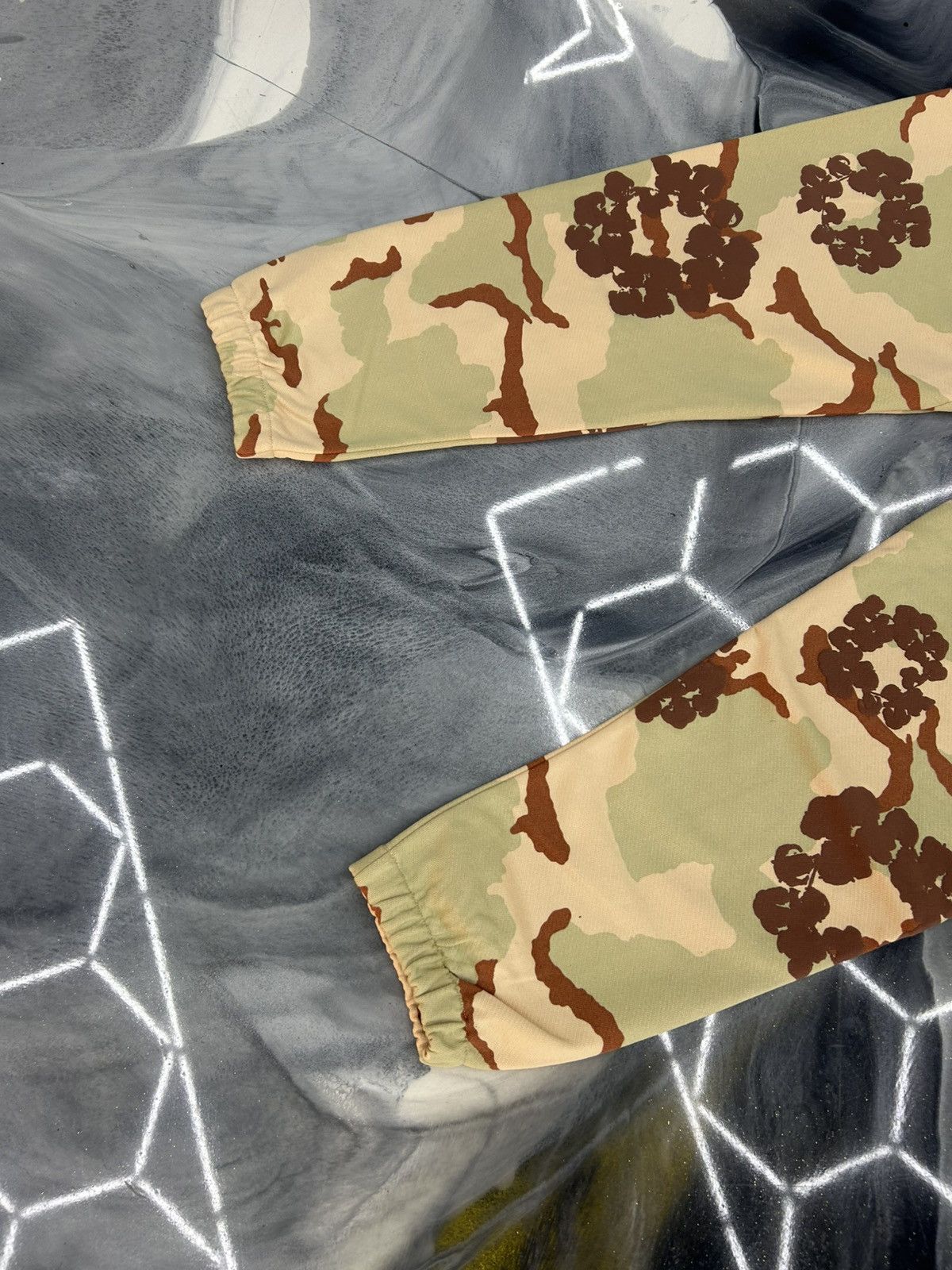 DENIM TEARS Denim Tears Tan Camo Cotton Wreath Sweatpants Size M Size US 32 / EU 48 - 7 Thumbnail
