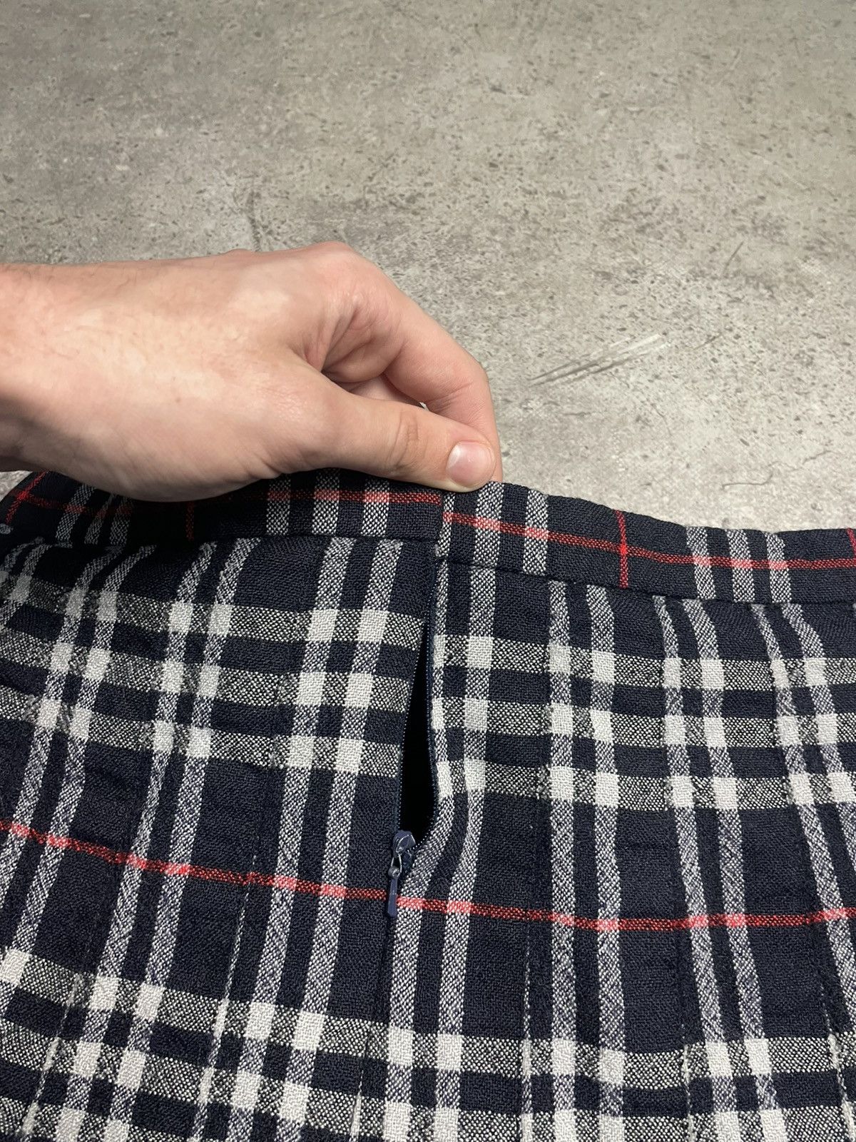 Burberry Vintage 90s Burberry’s Nova Check Wool Skirt Size 34" / US 12 / IT 48 - 7 Thumbnail