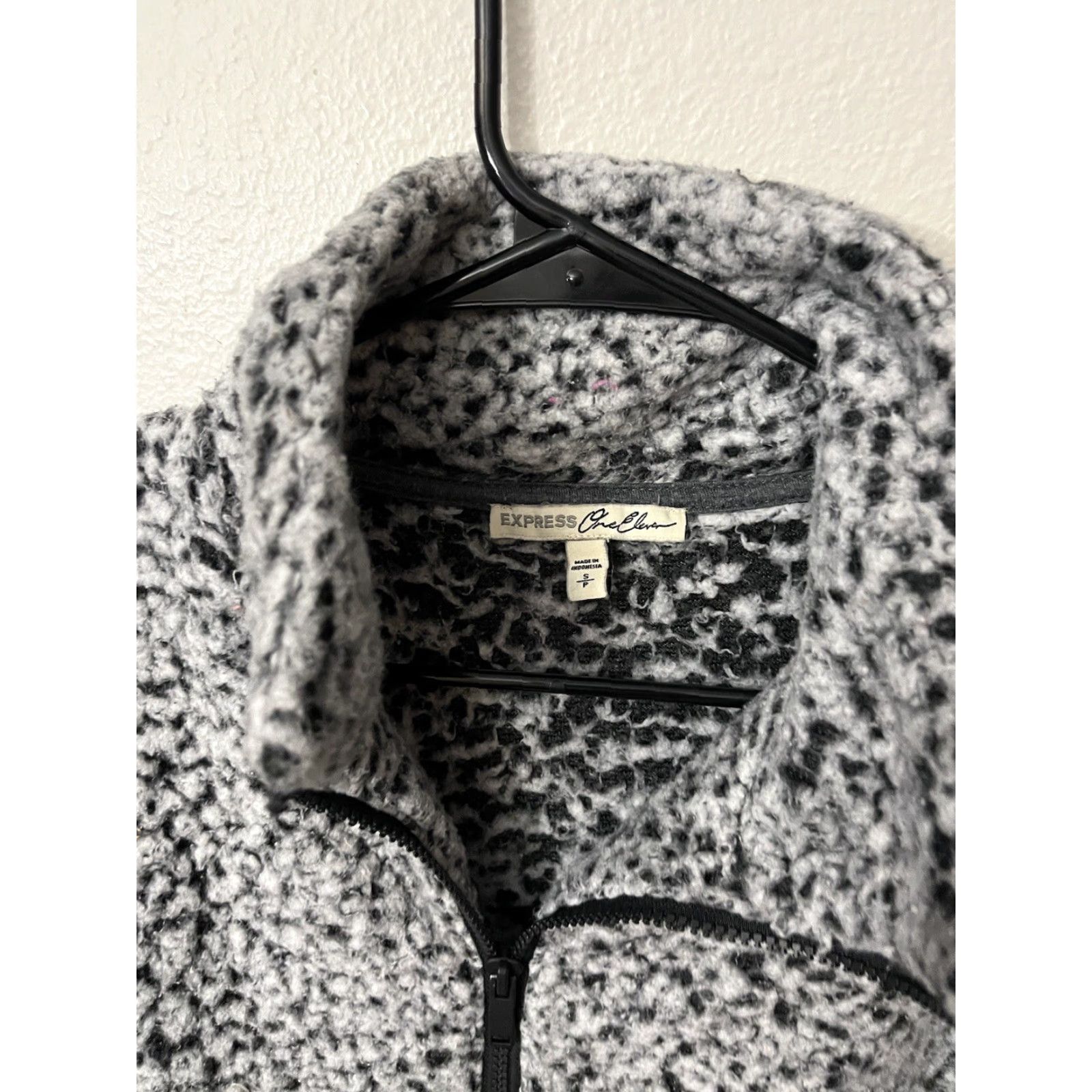 Express Express One Eleven Gray Black 1/4 Zip Sherpa Fleece Pullover Sweater Small Womens Size S / US 4 / IT 40 - 3 Thumbnail
