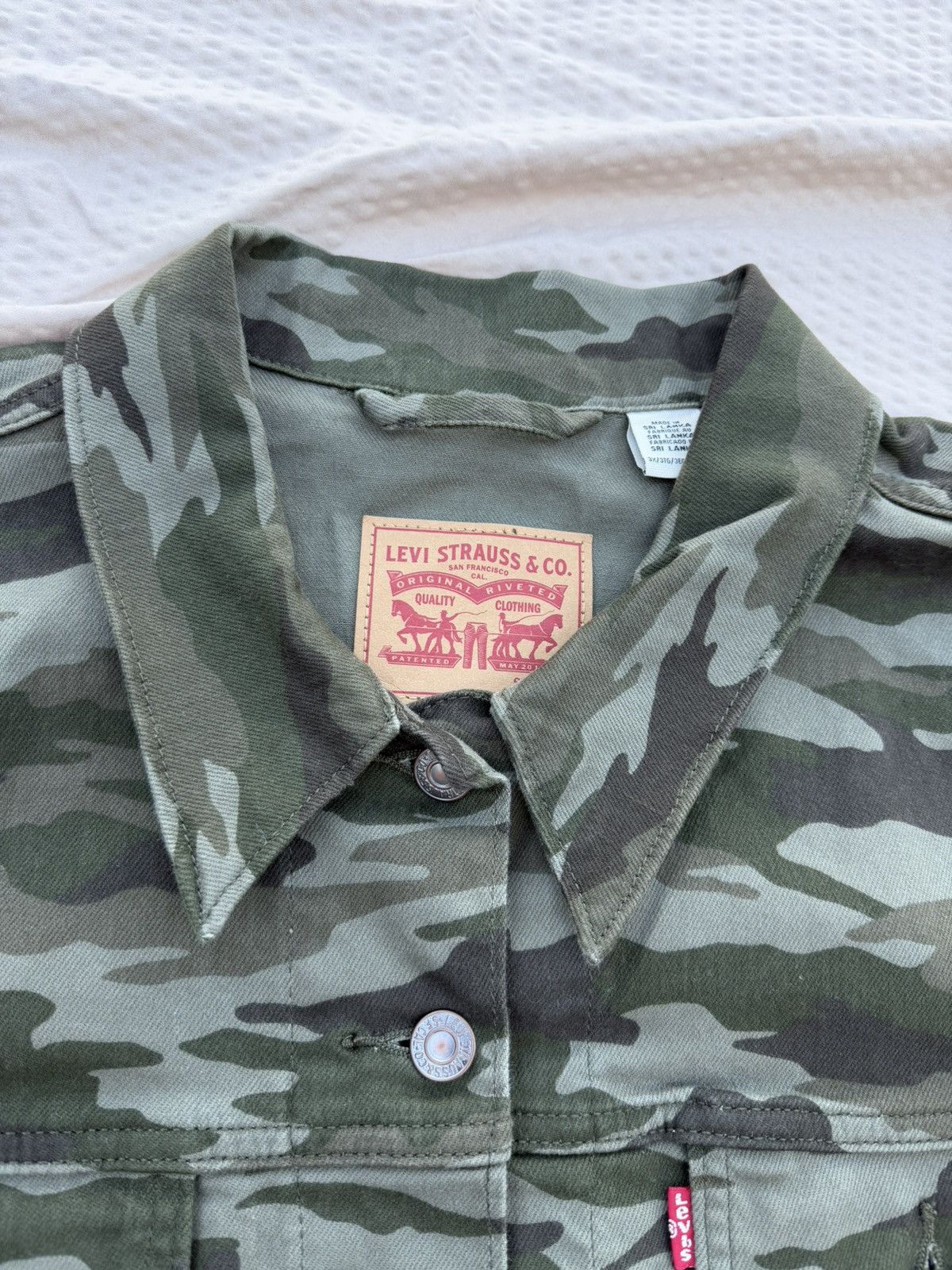 Levi's Levi’s original camouflage trucker jacket woman plus size 3X Size 3XL / US 20-22 - 3 Thumbnail