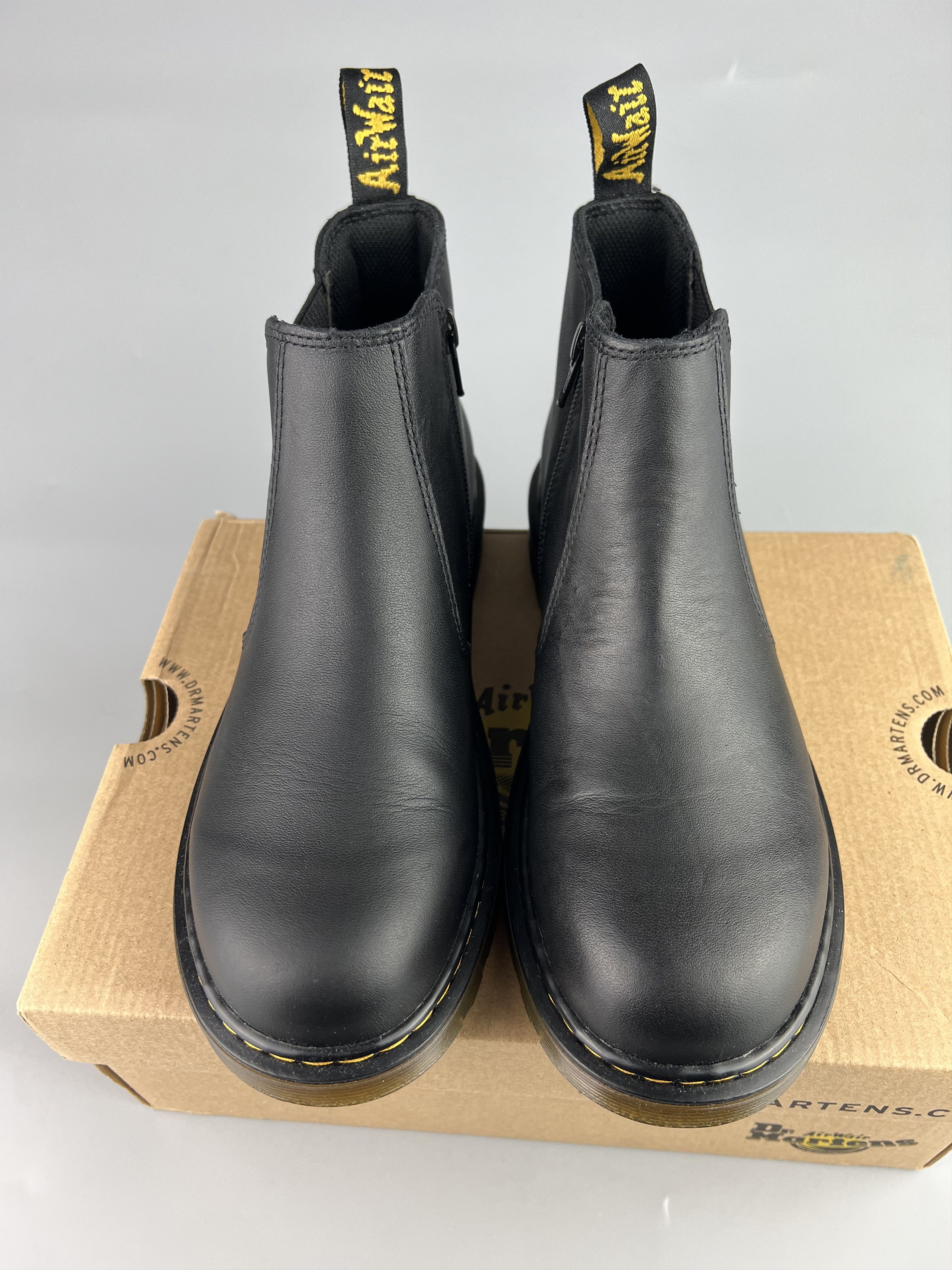 Dr. Martens Dr.Martens 2976 Women's Black Chelsea Boots US7 UK5 EU38 Size US 7 / IT 37 - 4 Thumbnail
