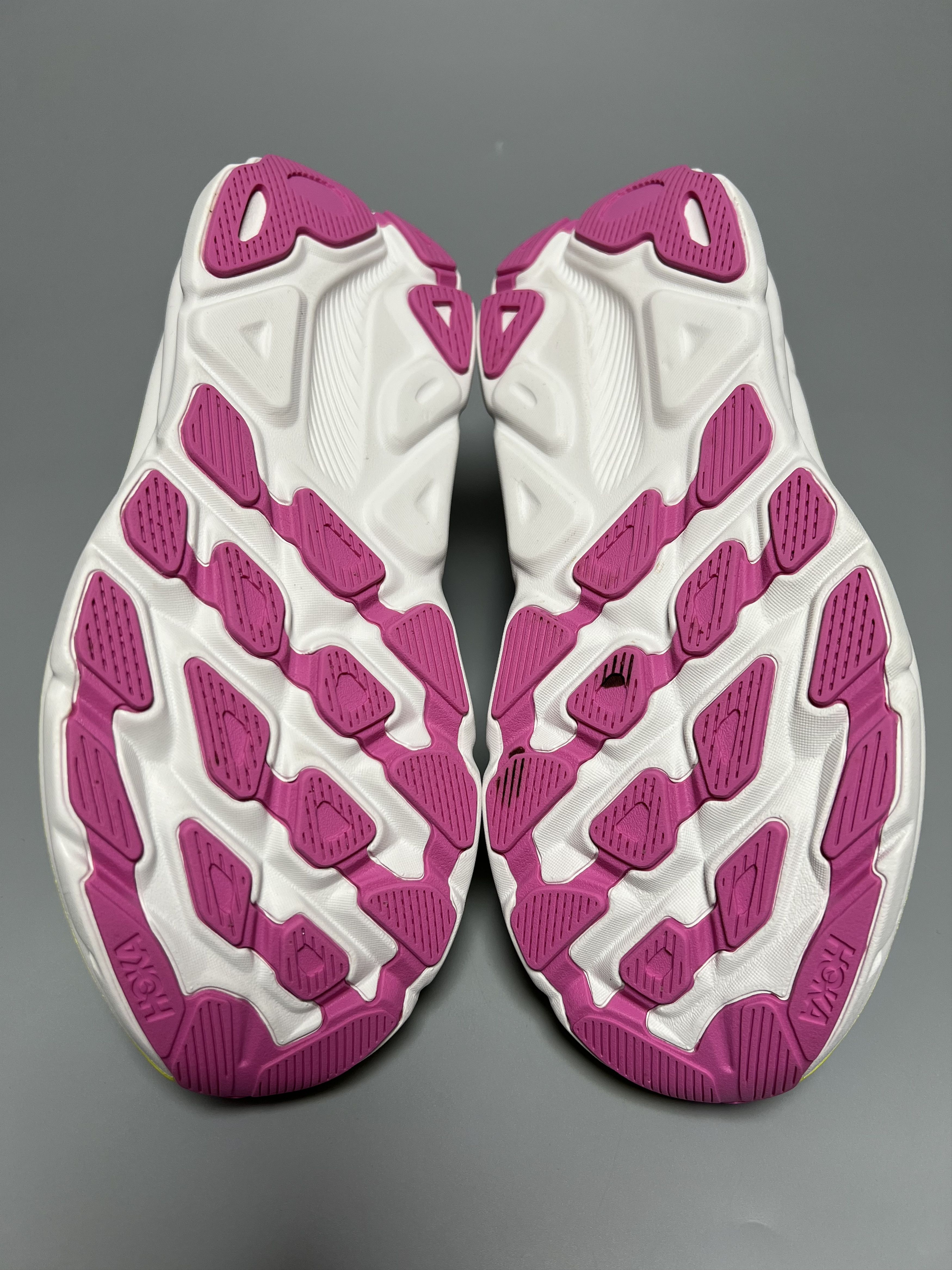 Hoka 7D Hoka One One Clifton 9 Men's Running Shoes Walking Gym Size US 7 / EU 40 - 14 Thumbnail