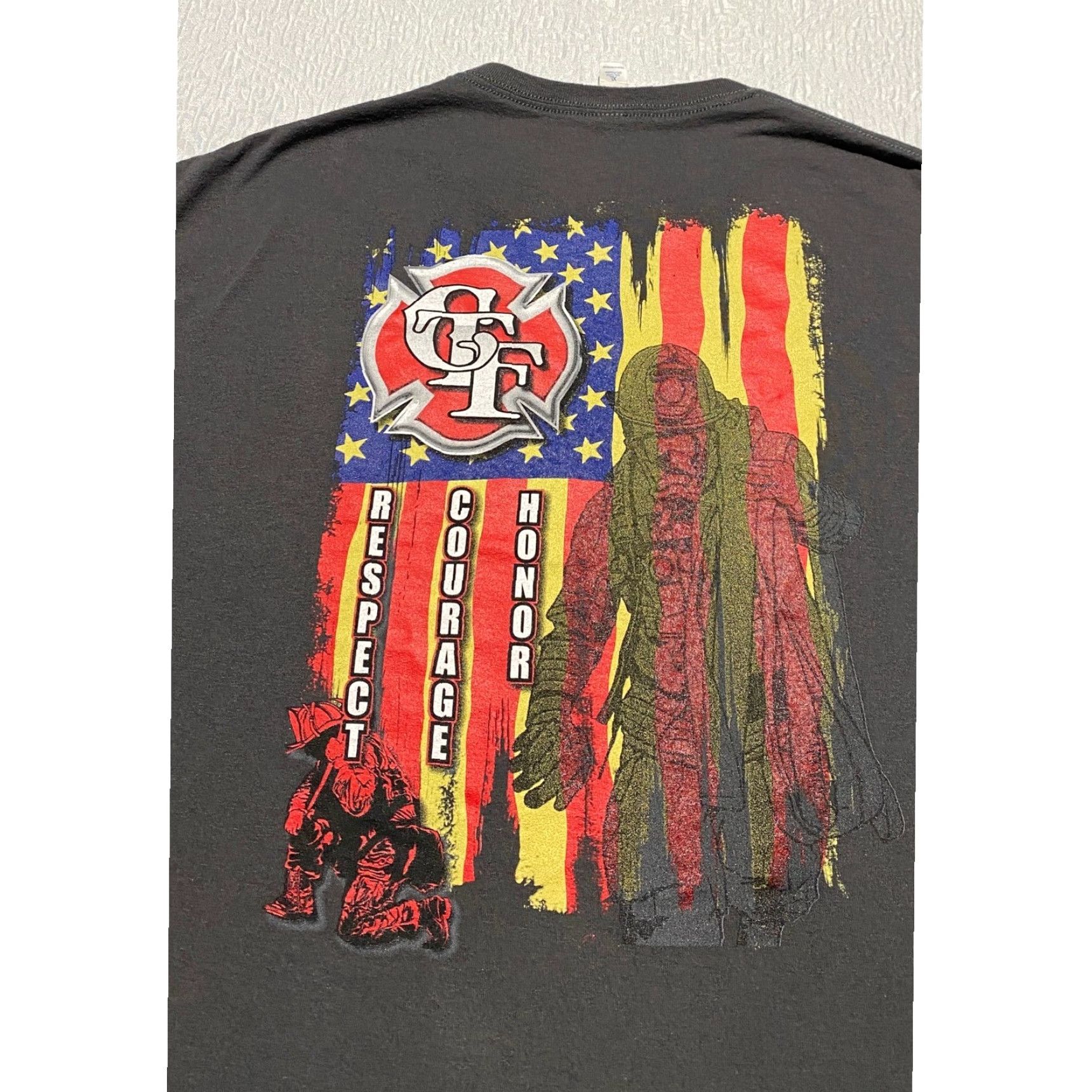 Jerzees Firefighter T Shirt XL Gray American Flag Graphic Tee Respect Courage Honor Size US XL / EU 56 / 4 - 2 Thumbnail