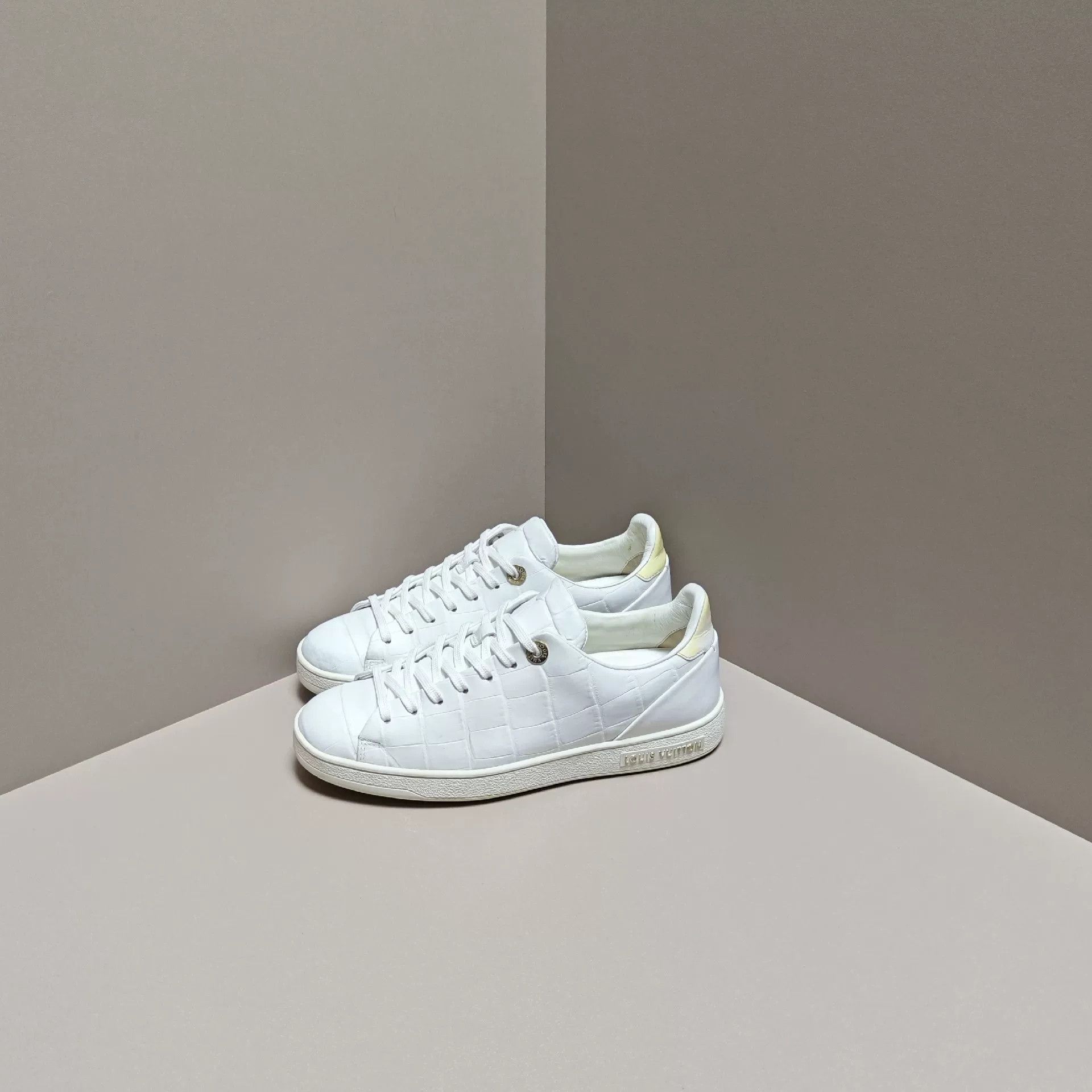 Louis Vuitton Louis Vuitton Lowtop Sneakers us_6 Women Size US 6 / IT 36 - 1 Thumbnail