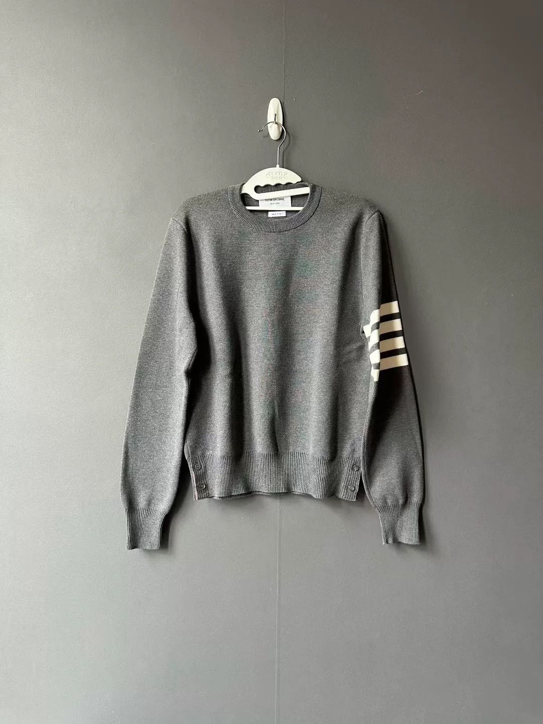 Thom Browne thom browne gray sweater with sleeve logo Size US XXS / EU 40 - 1 Thumbnail
