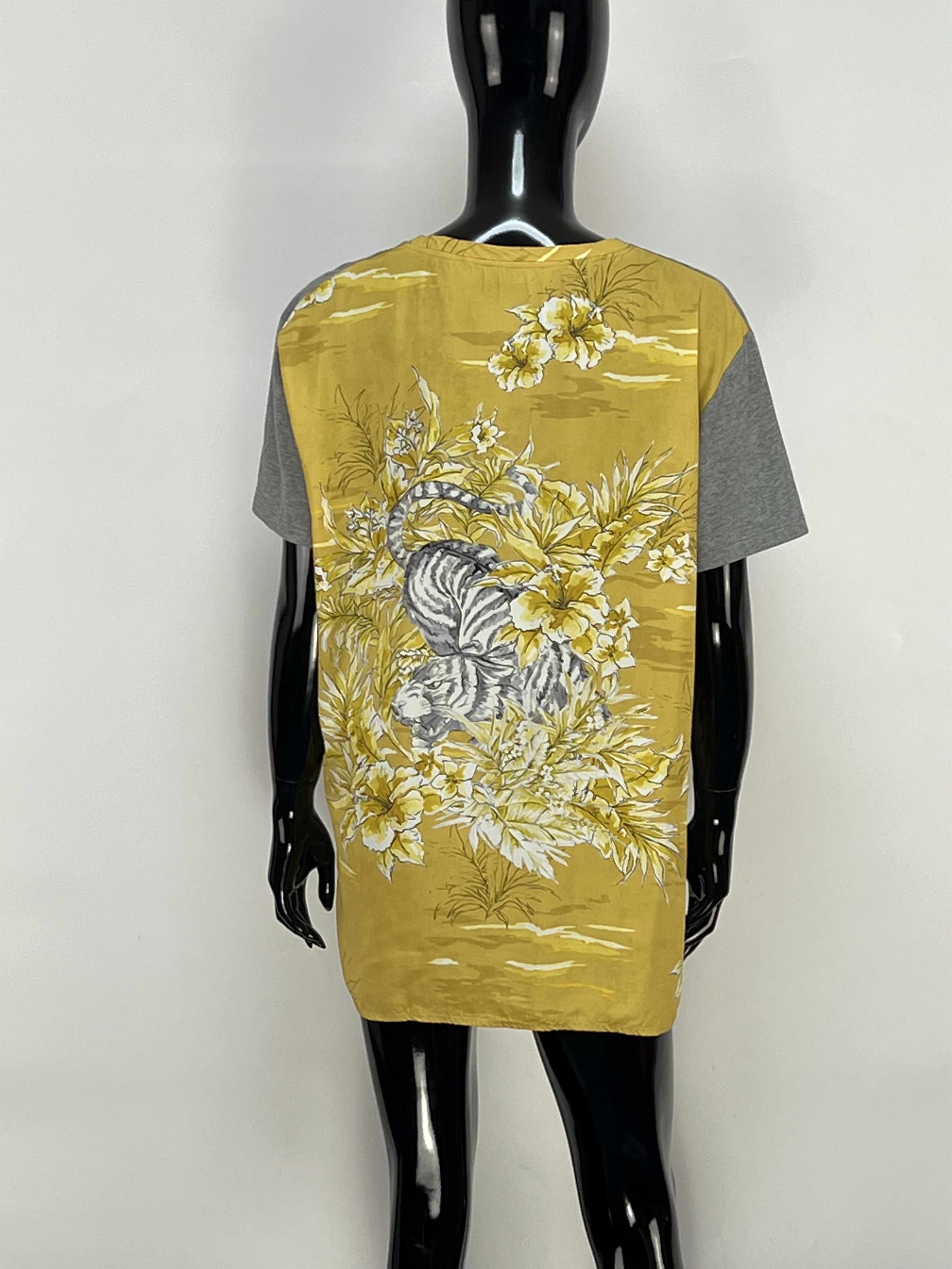Valentino Valentino Women's T-Shirt Size L Size L / US 10 / IT 46 - 1 Thumbnail