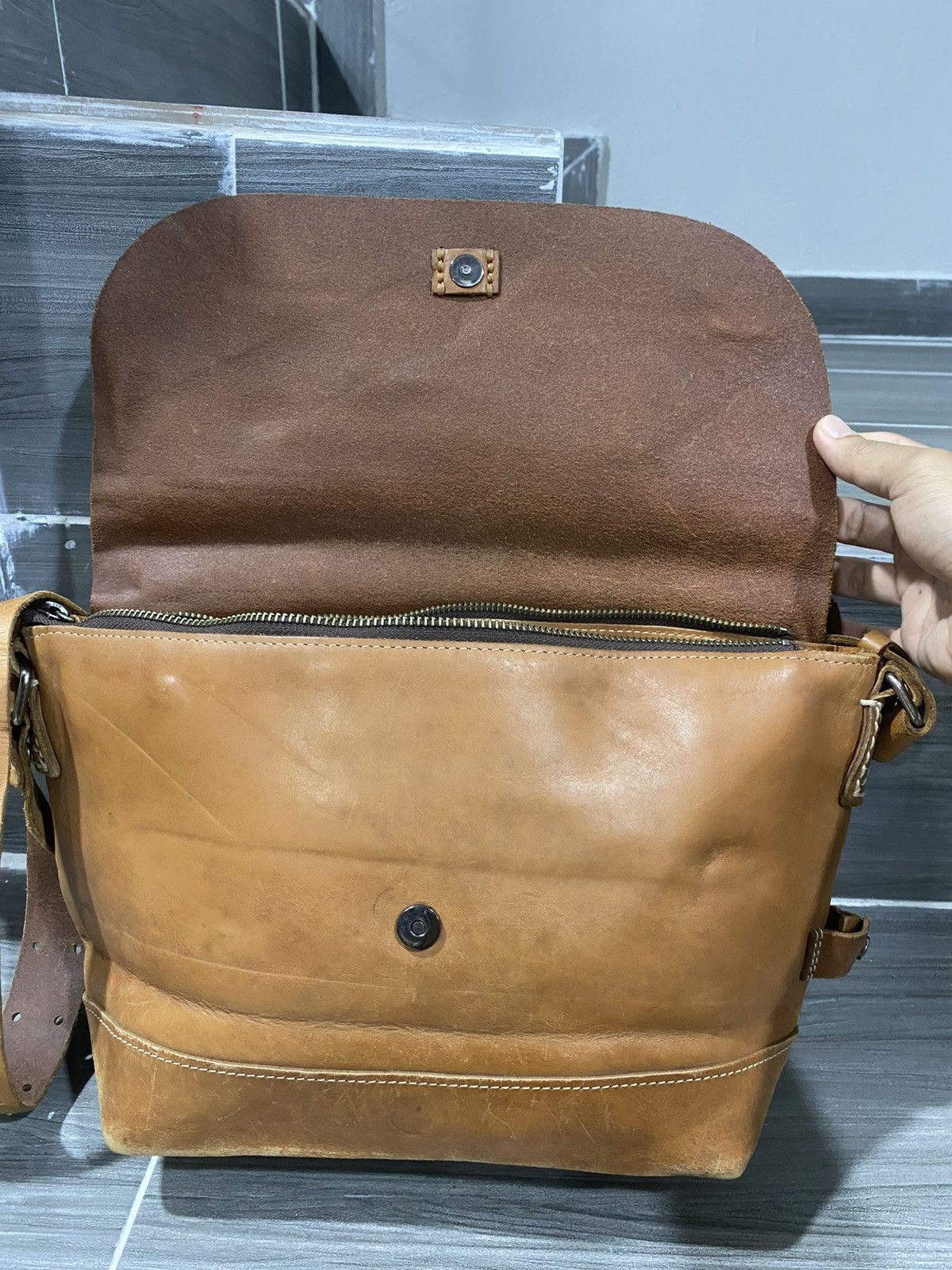 Japanese Brand Full Leather Patina 1203 Mano Fece Cross Body Bag Size ONE SIZE - 7 Thumbnail