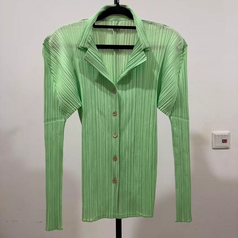 Issey Miyake issey miyake size：3 Right-angled shoulder shirt top 2506-Ne Size XXS / US 00 / IT 34 - 1 Thumbnail