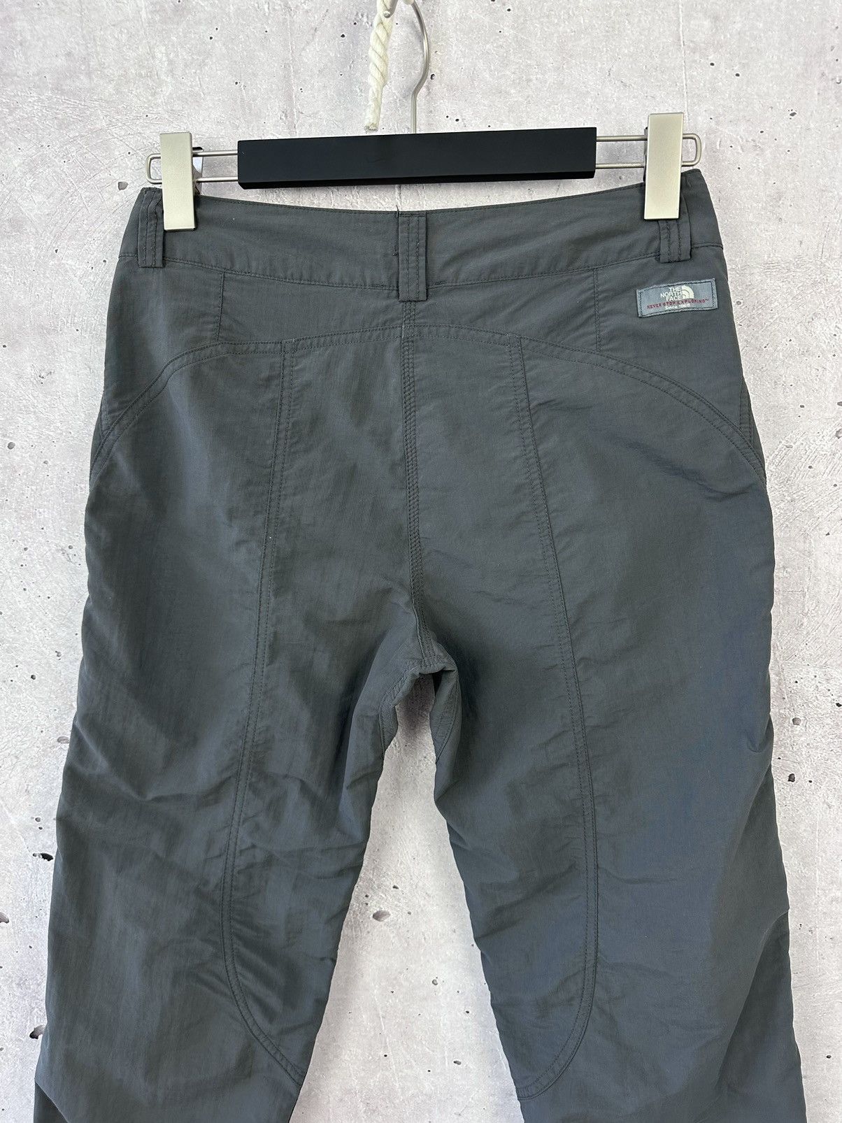 The North Face × Vintage Vintage The North Face Grey Outdoor Nylon Women’s Pants Size 28" / US 6 / IT 42 - 6 Thumbnail