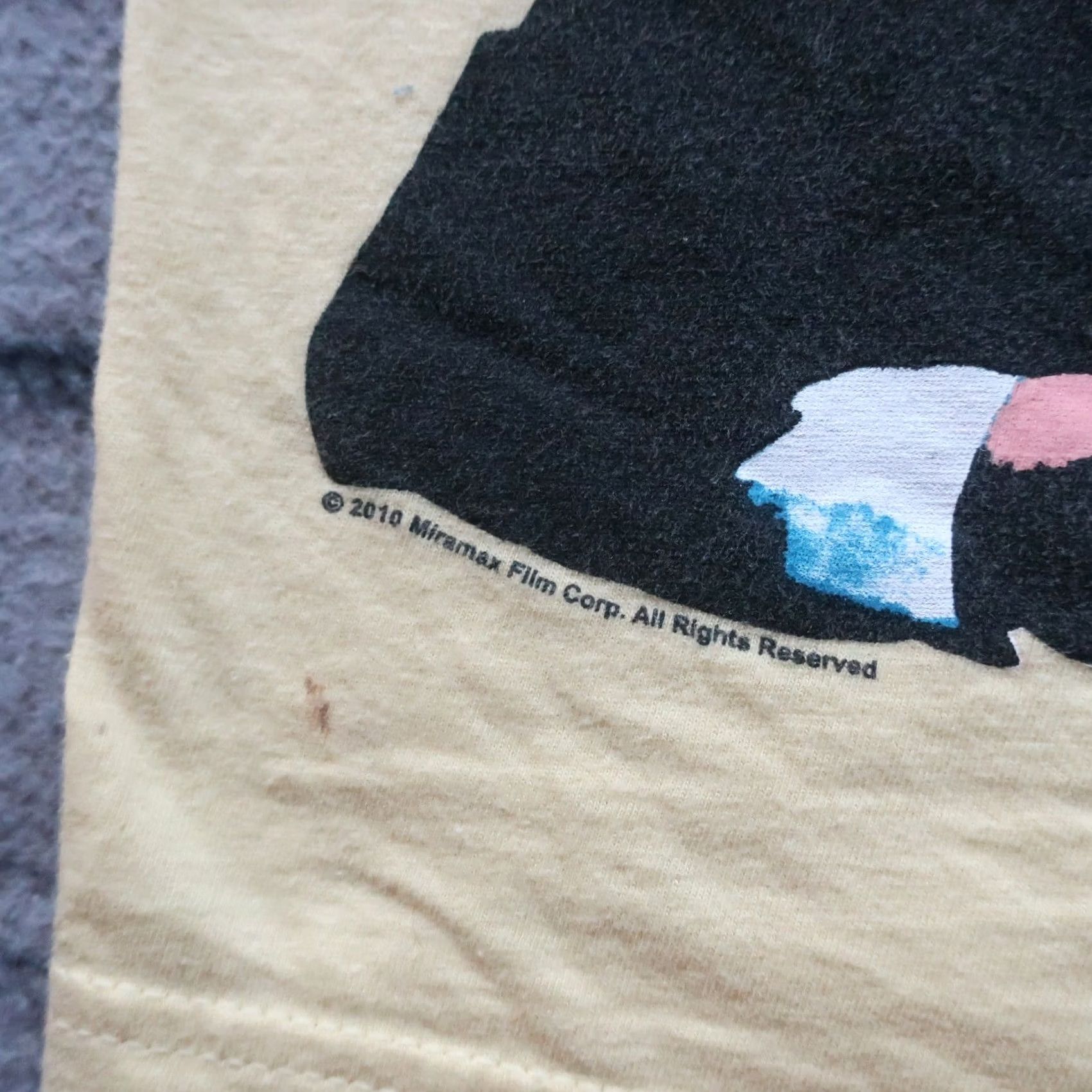 Vintage VINTAGE Pulp Fiction Comic Strip Tshirt Large Yellow Mens Shirt Tee 2010 Movie Bay Island Size US L / EU 52-54 / 3 - 2 Thumbnail
