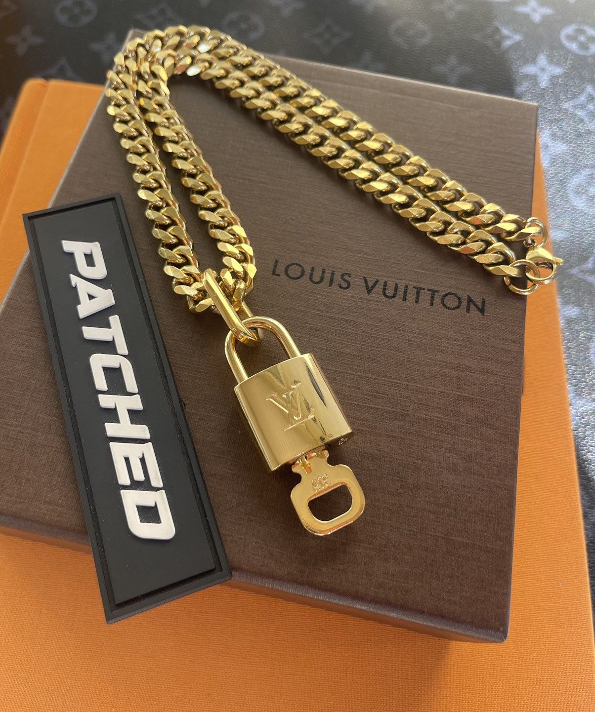 Louis Vuitton Chain Links Patches Necklace (MP2682)