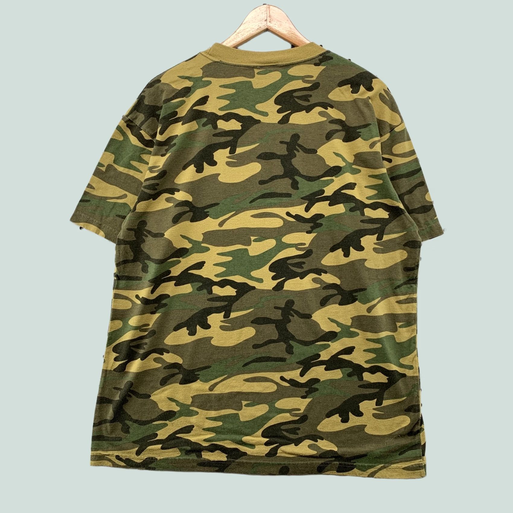 Vintage VINTAGE Paramount Top Gun Camp Shirt Mens Large Green Camouflage Movie Shirt Size US L / EU 52-54 / 3 - 1 Thumbnail