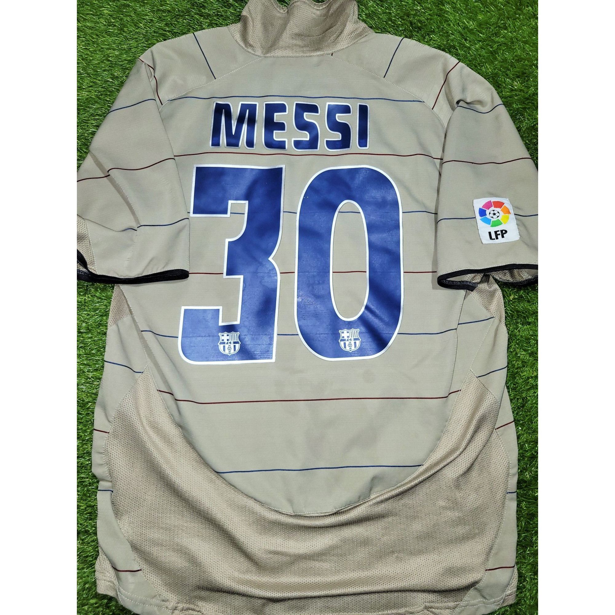 Nike Messi Barcelona DEBUT SEASON 2004 2005 Third Soccer Jersey M | Grailed