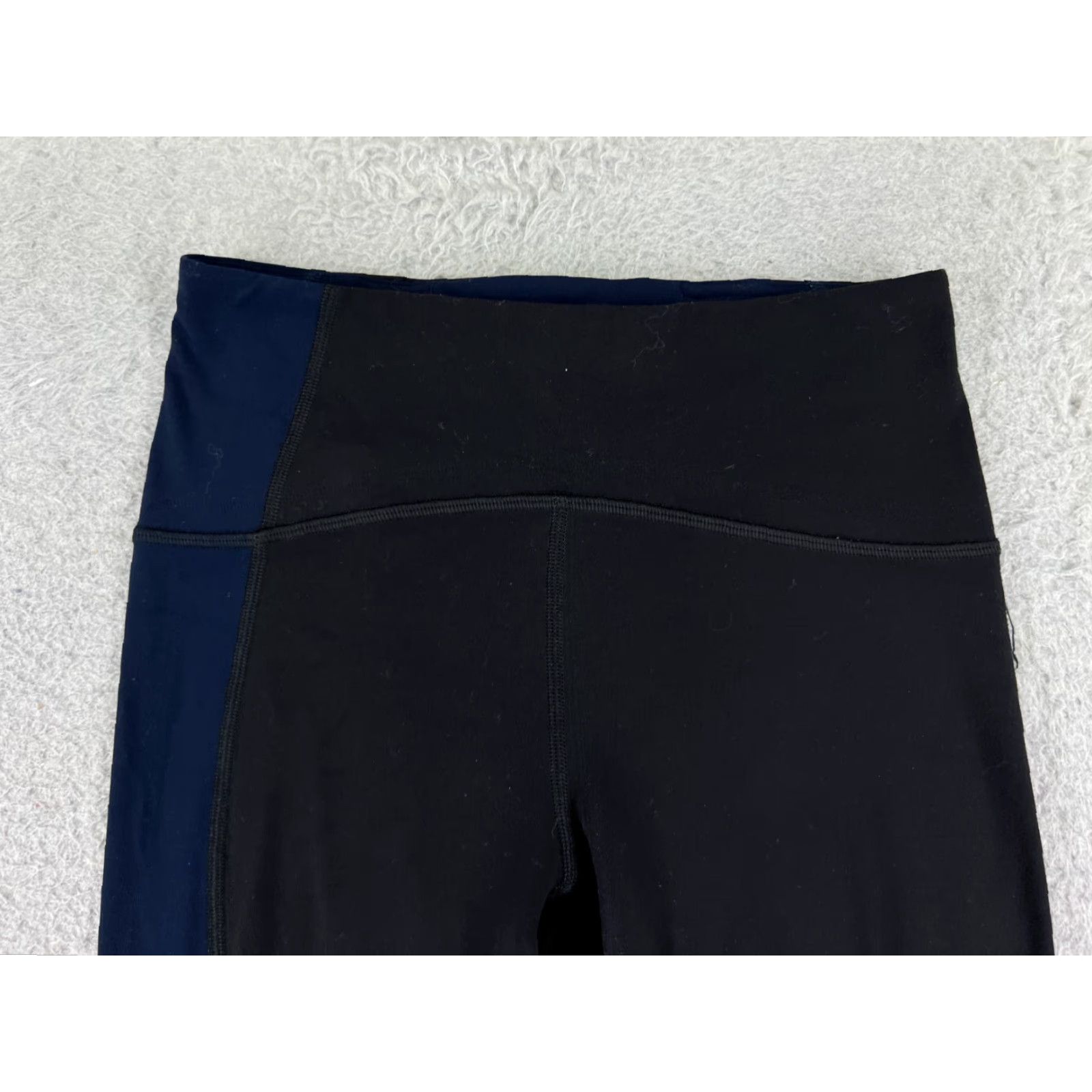 Lululemon Lululemon Pants Womens 4 Black Blue Nulu Colour Block High-Rise Crop 23" Pants Womens 4 Black Blue Nulu Colour Block High-Rise Crop 23" Size 27" / US 4 / IT 40 - 4 Thumbnail