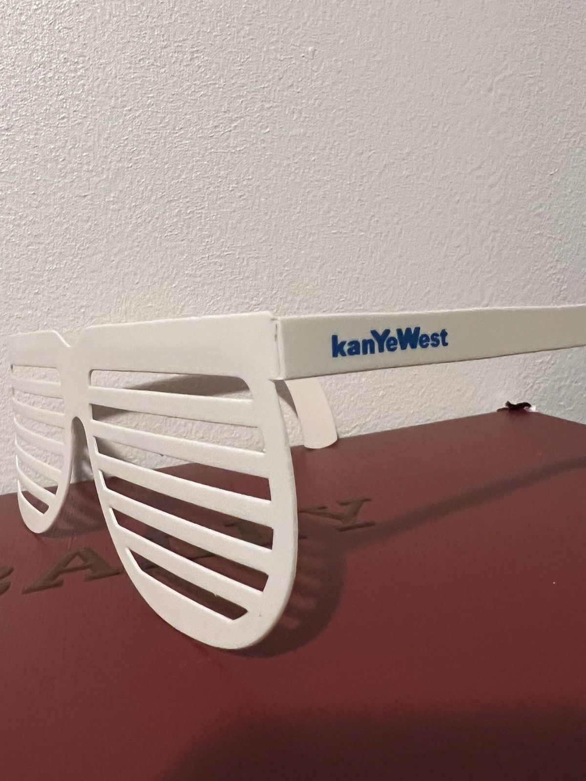 Hypebeast × Kanye West Kanye West Officially Licensed Graduation Glasses Size ONE SIZE - 2 Thumbnail