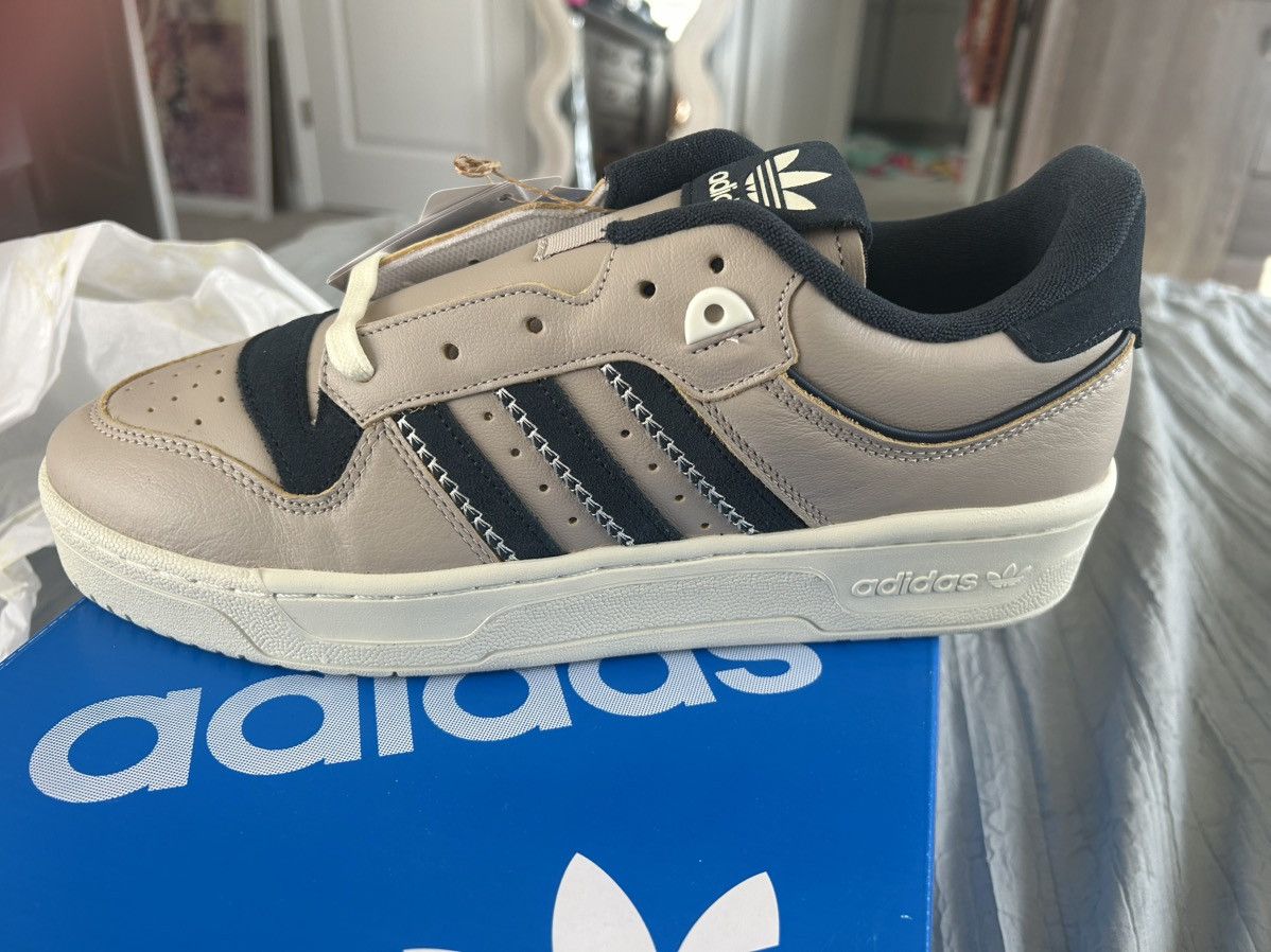 Adidas Adidas Rivalry 86 Low Size US 10 / EU 43 - 1 Thumbnail