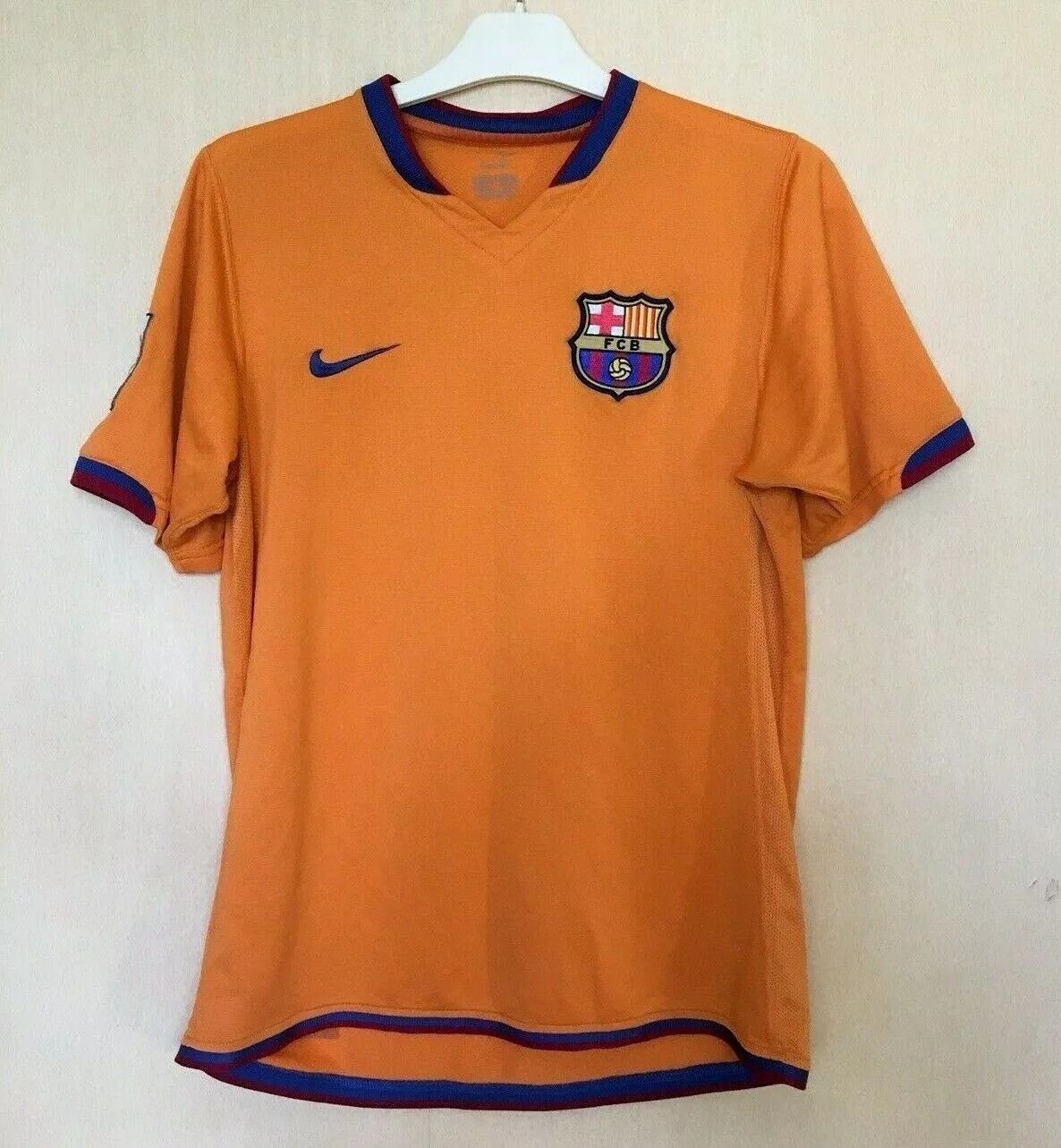 Nike VINTAGE FC BARCELONA 2006/2008 AWAY FOOTBALL JERSEY SOCCER Size US S / EU 44-46 / 1 - 1 Thumbnail