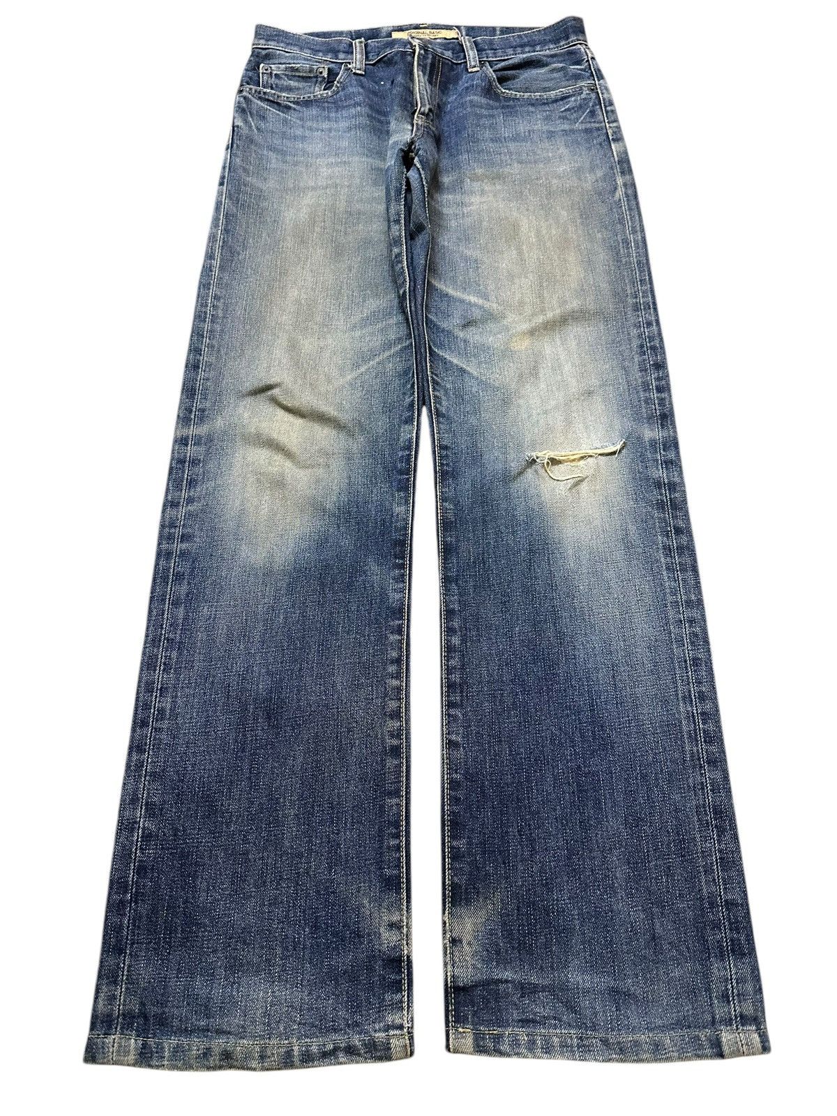 Uniqlo Vintage Japanese Uniqlo Blue Faded Wash Distress Loose Jeans Size US 31 - 1 Thumbnail