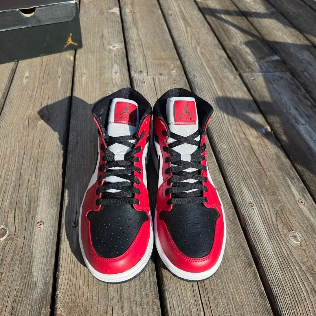 Jordan Brand × Nike Nike Air Jordan 1 Mid "Chicago Toe" Size US 10 / EU 43 - 4 Thumbnail