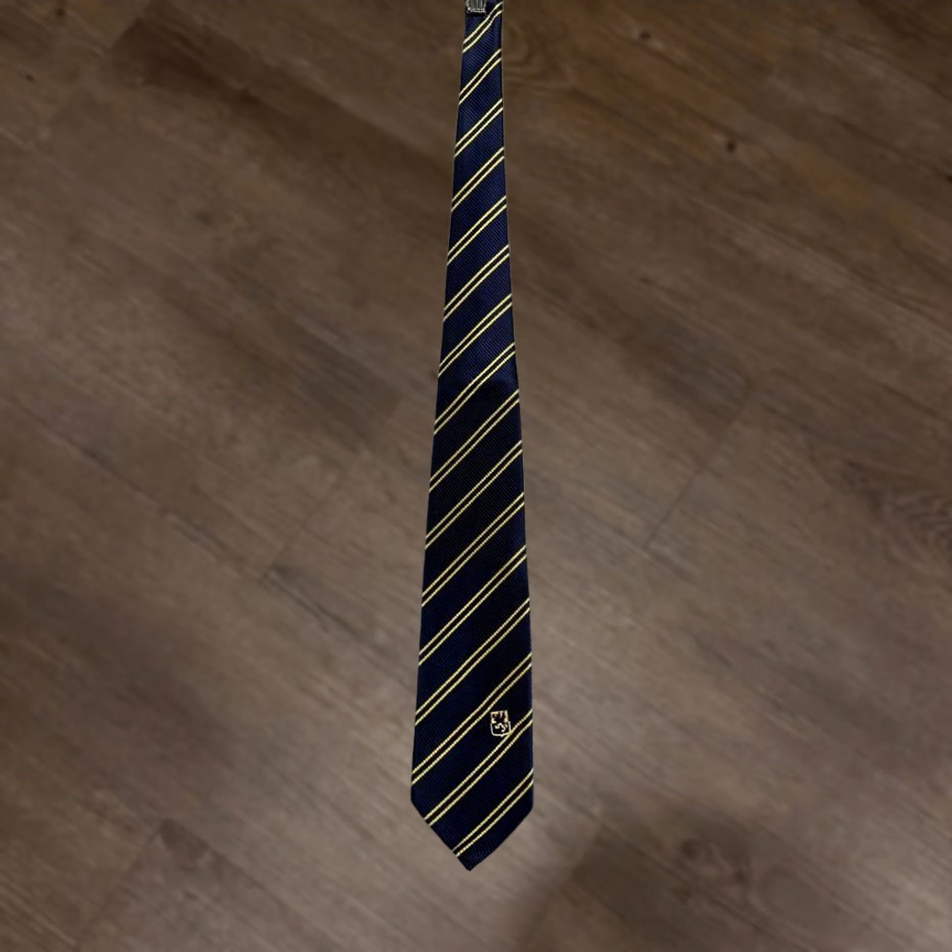 Vintage Vir Necktie Silk Layorazione A Mano Navy/Yellow Striped Adult Tie Mens NEW Size ONE SIZE - 1 Thumbnail
