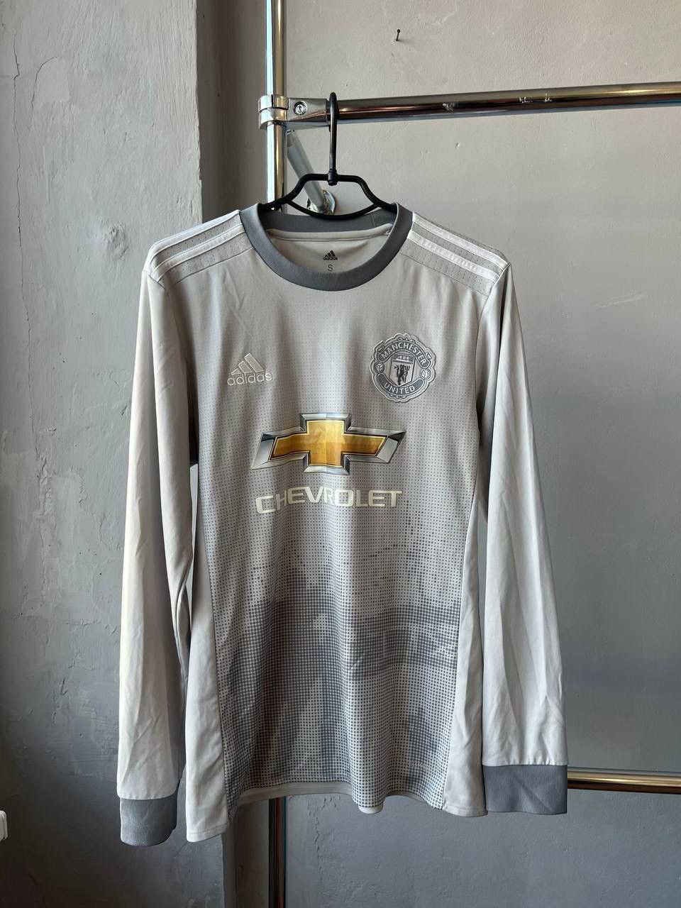 Adidas 2017/18 MANCHESTER UNITED RARE THIRD SOCCER FOOTBALL JERSEY Size US S / EU 44-46 / 1 - 2 Thumbnail