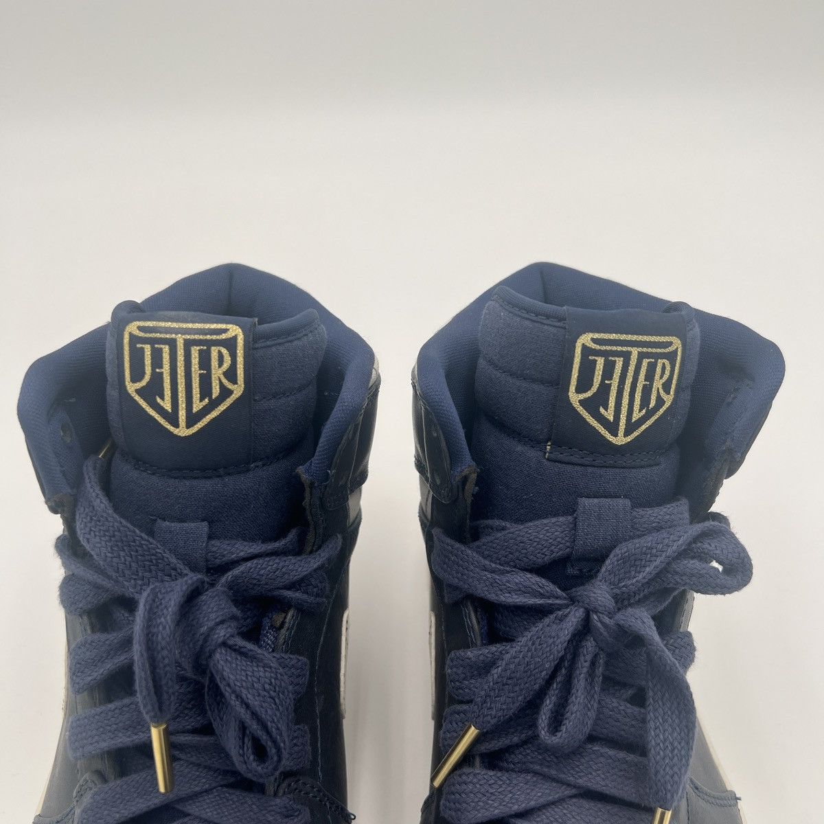 Jordan Brand × New York Yankees × Nike Jordan 1 Derek Jeter RE2PECT SIGNED COA Rare Nike Sneakers Size US 11 / EU 44 - 10 Thumbnail