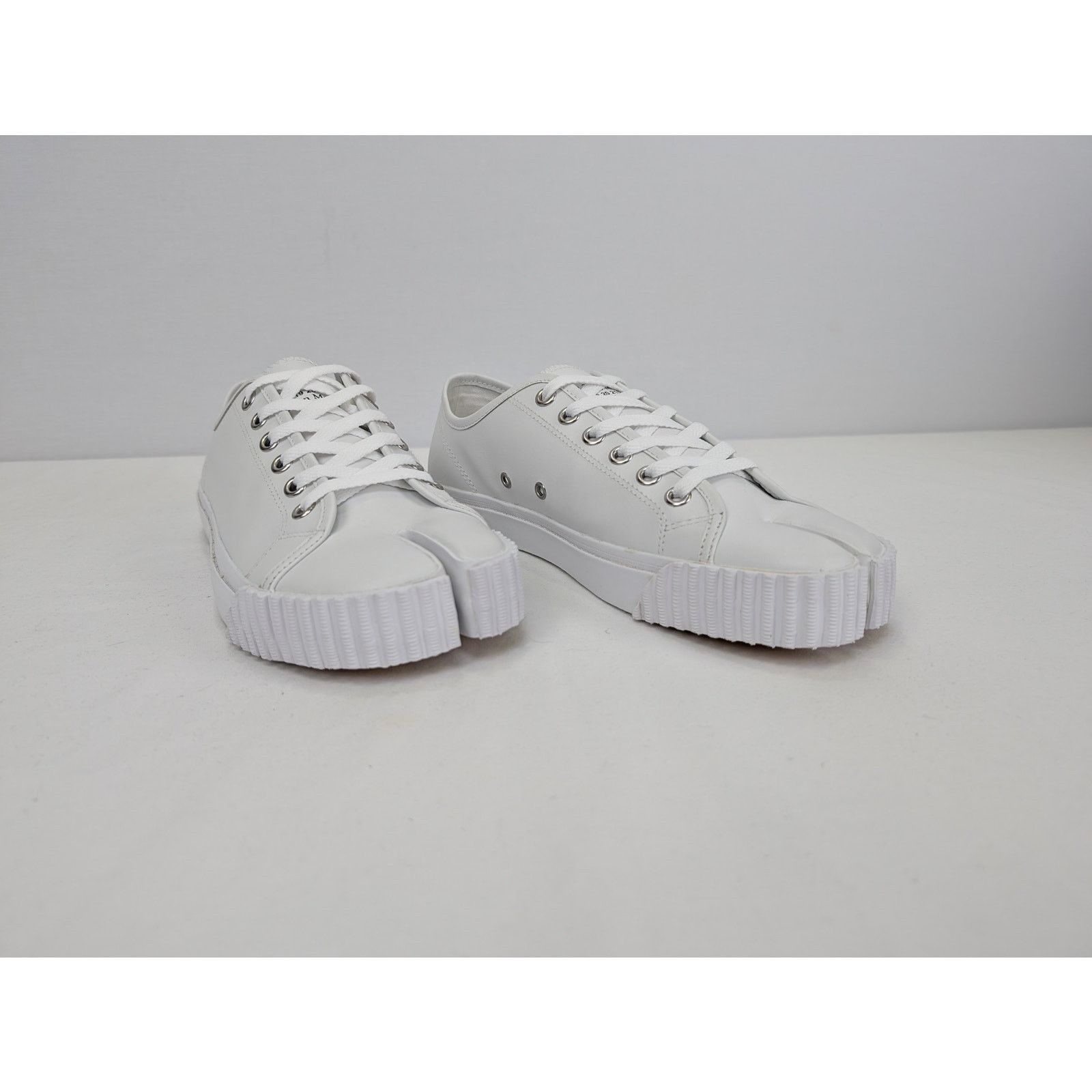 Maison Margiela o1rshd1 Q:2 / Tabi Low Top Sneakers in White Size US 11 / EU 44 - 6 Thumbnail