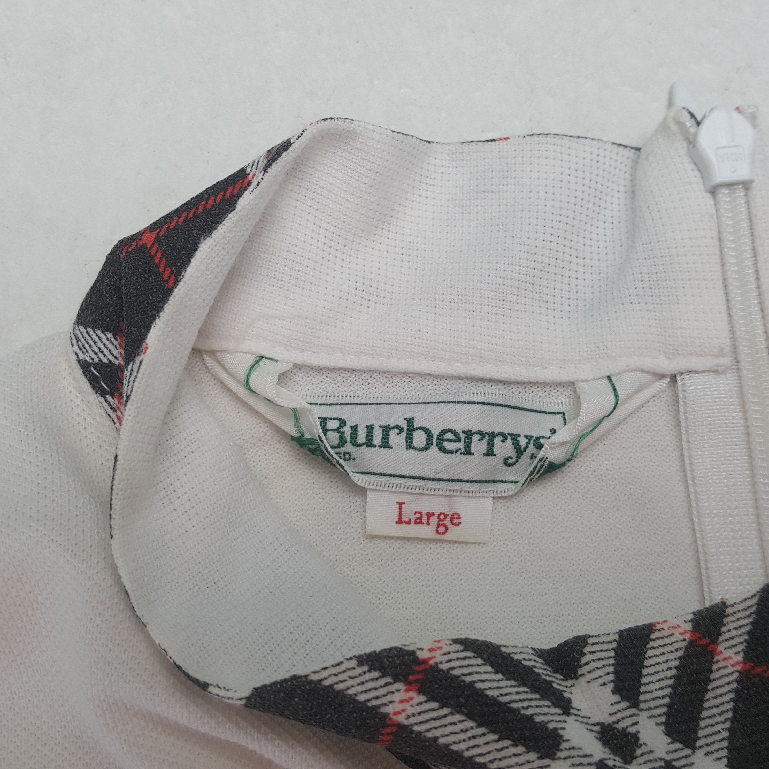 Burberry × Vintage Vintage BURBERRYS Fashion Brand T-shirt C285N4 Size US M / EU 48-50 / 2 - 4 Thumbnail