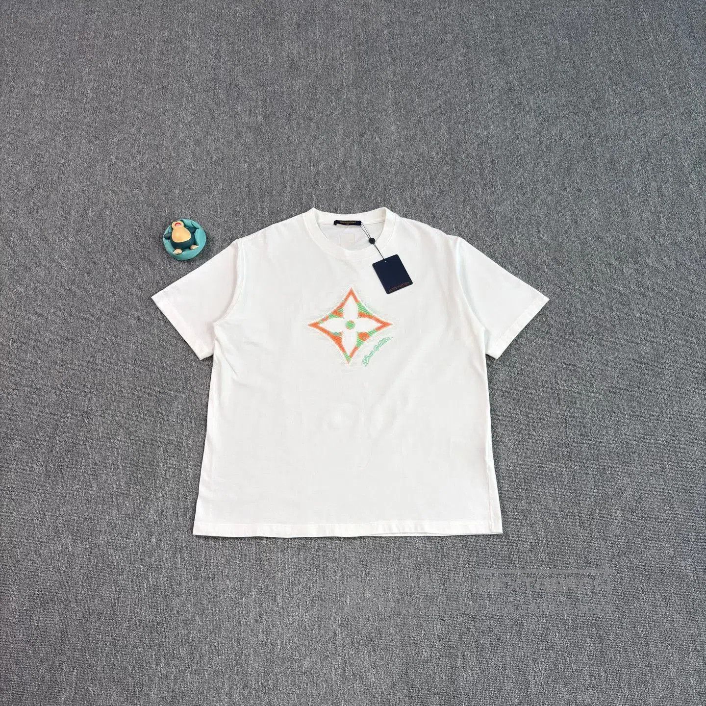 Louis Vuitton LV 25 Three Flower Beaded T-shirt. Size US XXL / EU 58 / 5 - 1 Thumbnail