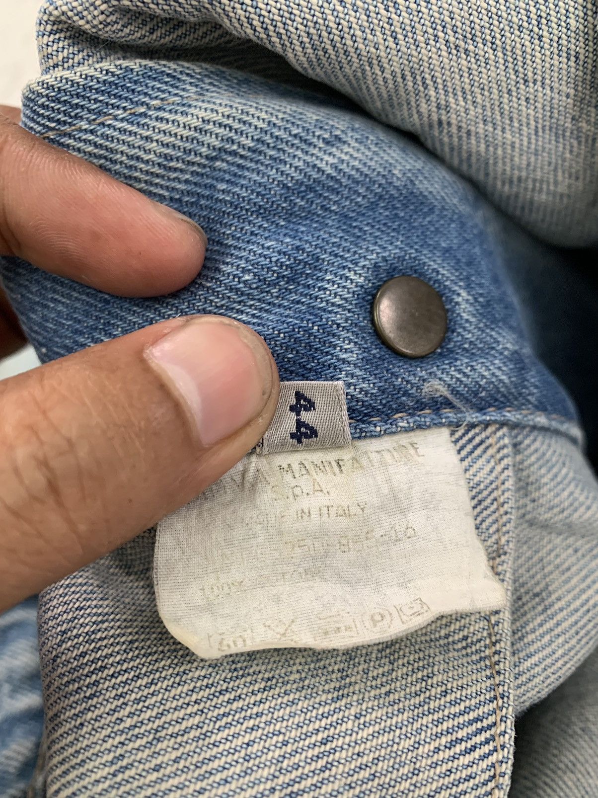 Romeo Gigli × Vintage Vintage Romeo Gigli Denim Jacket Made in Italy Size US S / EU 44-46 / 1 - 19 Thumbnail