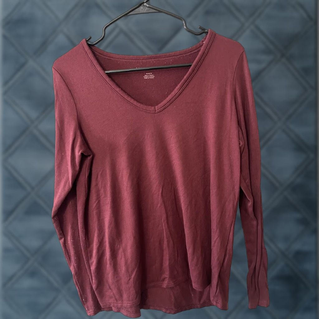 American Eagle Outfitters American Eagle Outfitters Shirt Womens M Red V-Neck Long Sleeve Pullover Logo Casual Classic Size M / US 6-8 / IT 42-44 - 1 Thumbnail