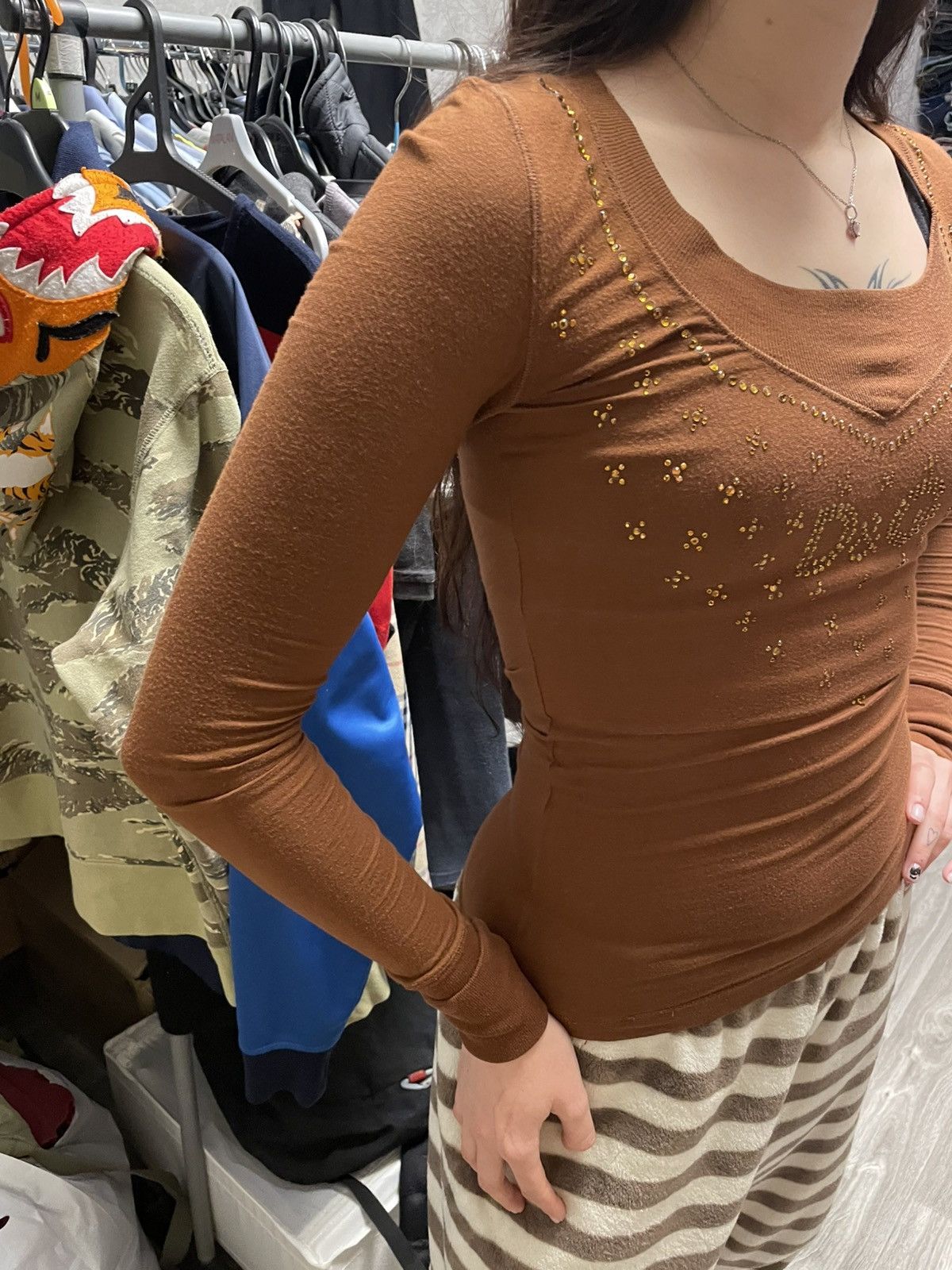 Dolce & Gabbana Y2K DG Dolce Gabbana Brown Rhinestone Logo Long Sleeve Top Size XS / US 0-2 / IT 36-38 - 4 Thumbnail