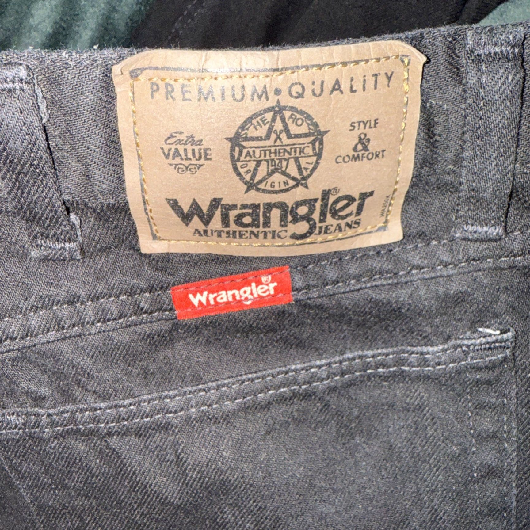 Wrangler VINTAGE Wrangler Jeans Men's Relaxed Fit Straight Leg Black Denim 40 32 EUC Size US 40 / EU 56 - 3 Thumbnail