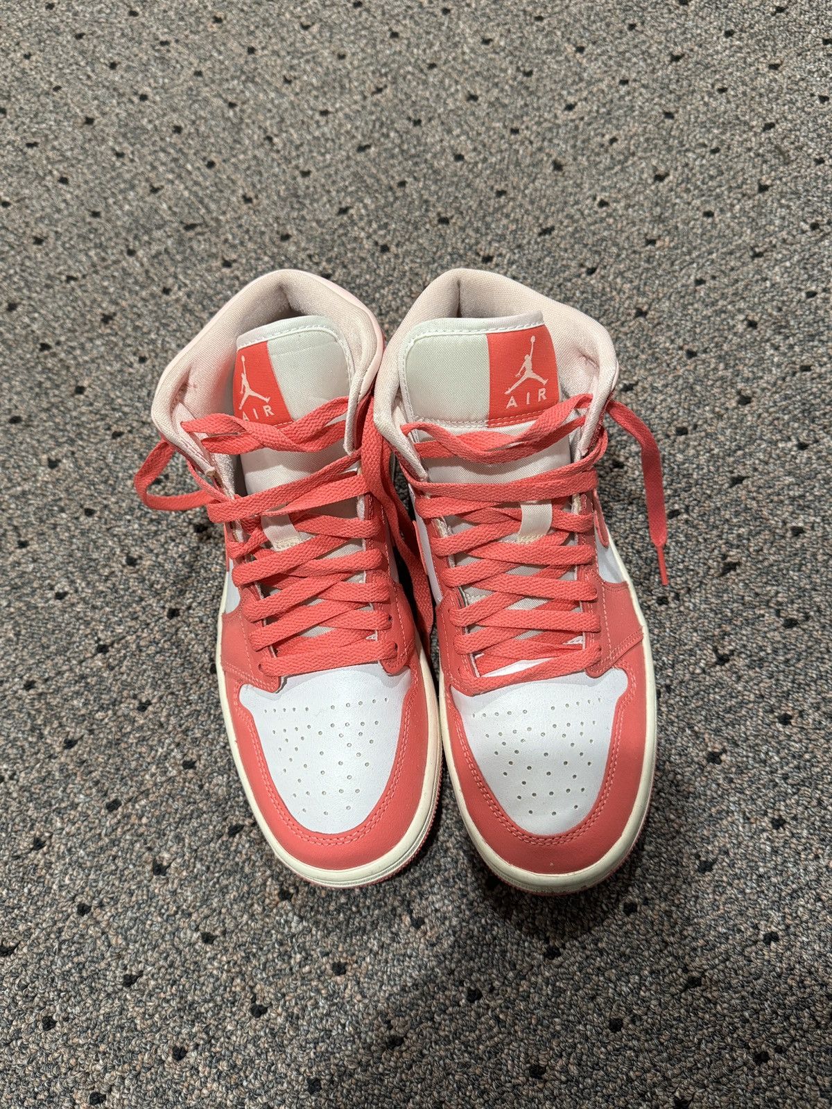 Jordan Brand Air Jordan 1 Mid "Strawberries & Cream" Size US 8.5 / IT 38.5 - 5 Thumbnail