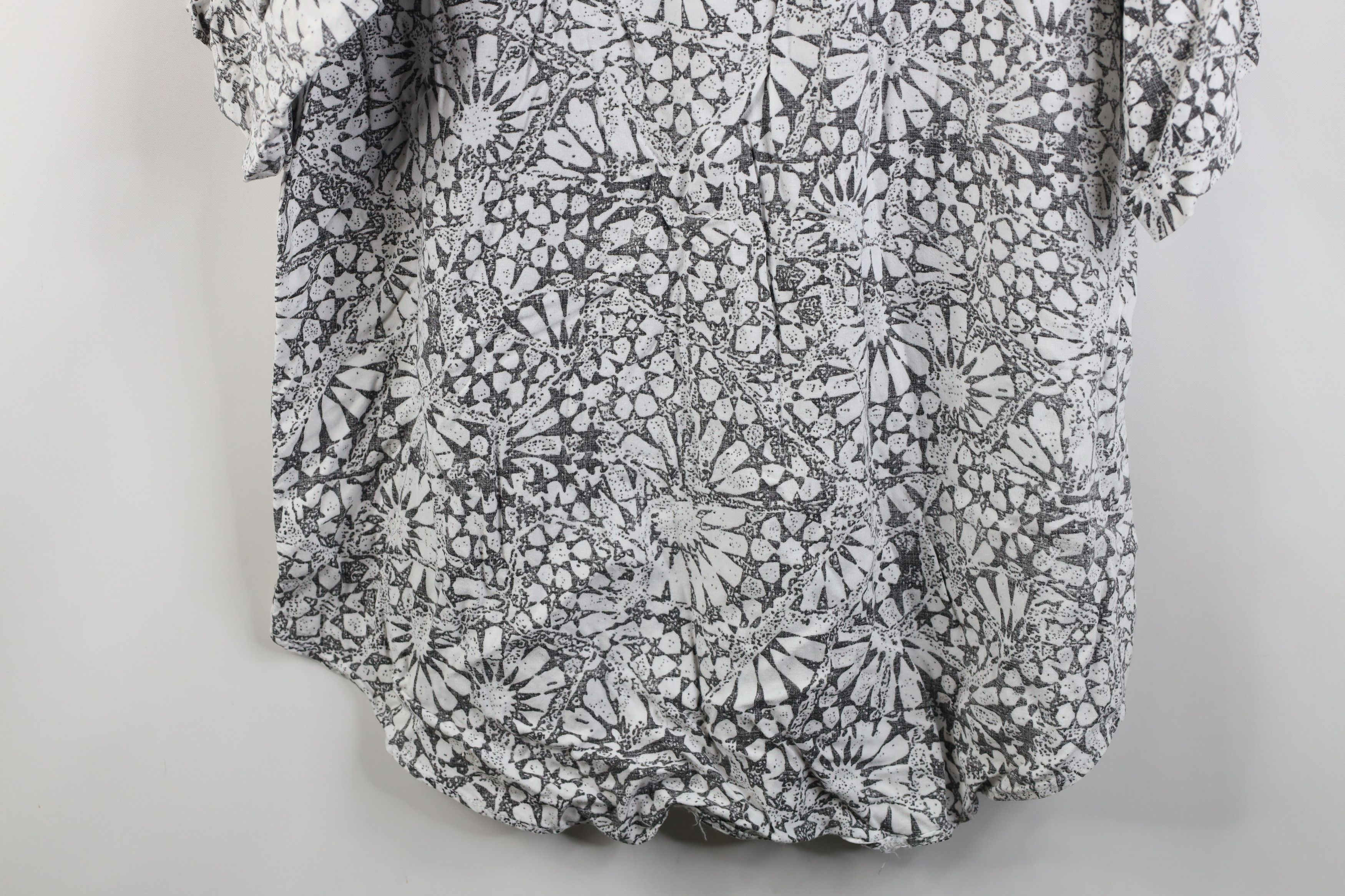 Vintage Vintage 90s Streetwear Flower Hawaiian Button Shirt Size US L / EU 52-54 / 3 - 12 Thumbnail