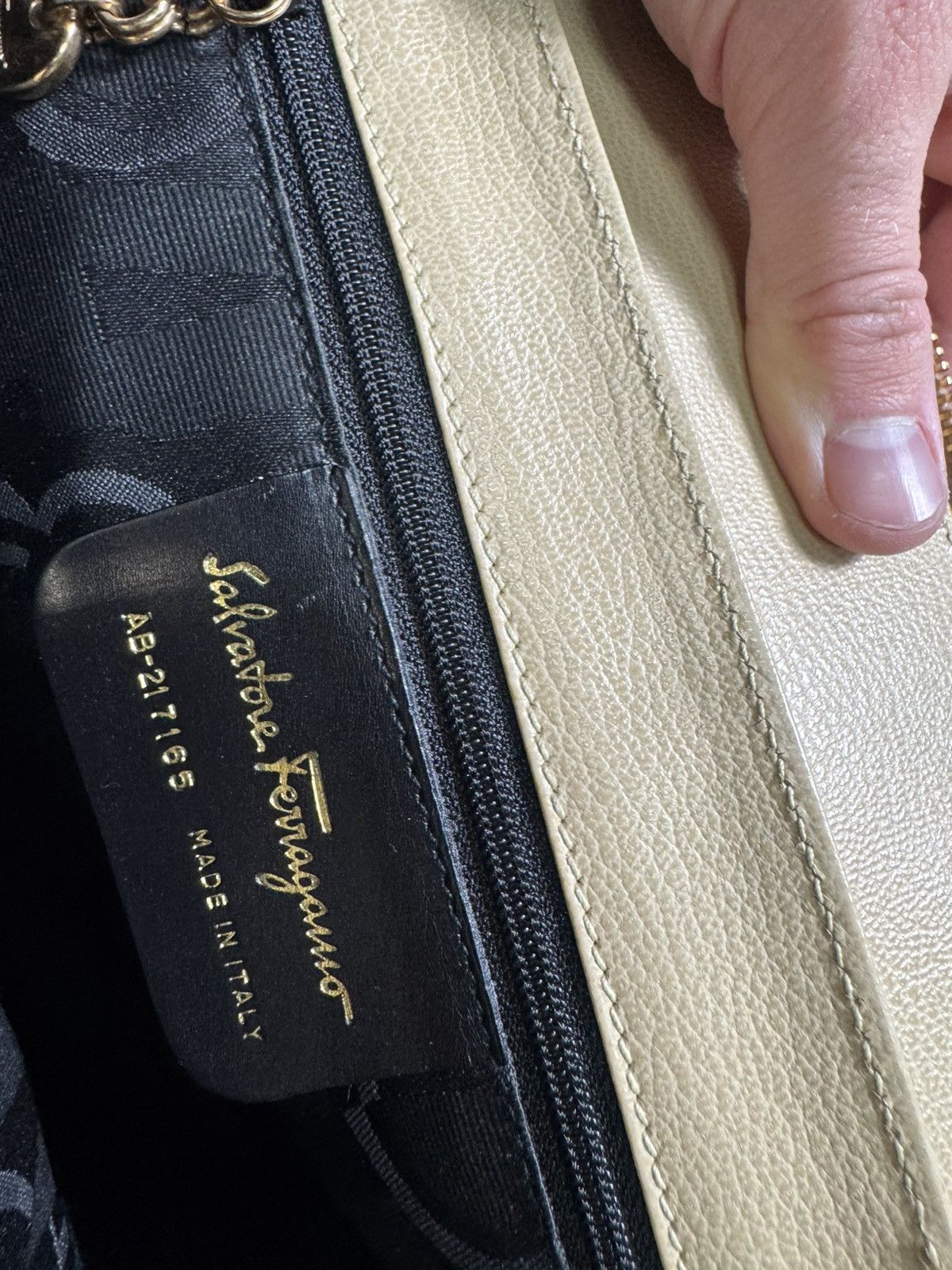 Salvatore Ferragamo Salvatore Ferragamo Luxury Cream Crossbody Bag Rare Beige Size ONE SIZE - 10 Thumbnail