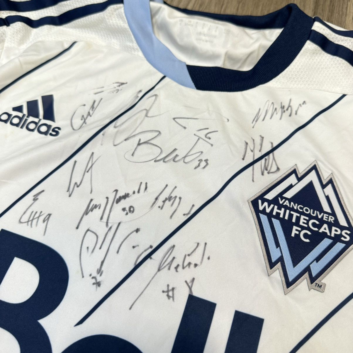Adidas × Signatures Vancouver Whitecaps 13/14 player issue team squad signed Size US S / EU 44-46 / 1 - 4 Thumbnail