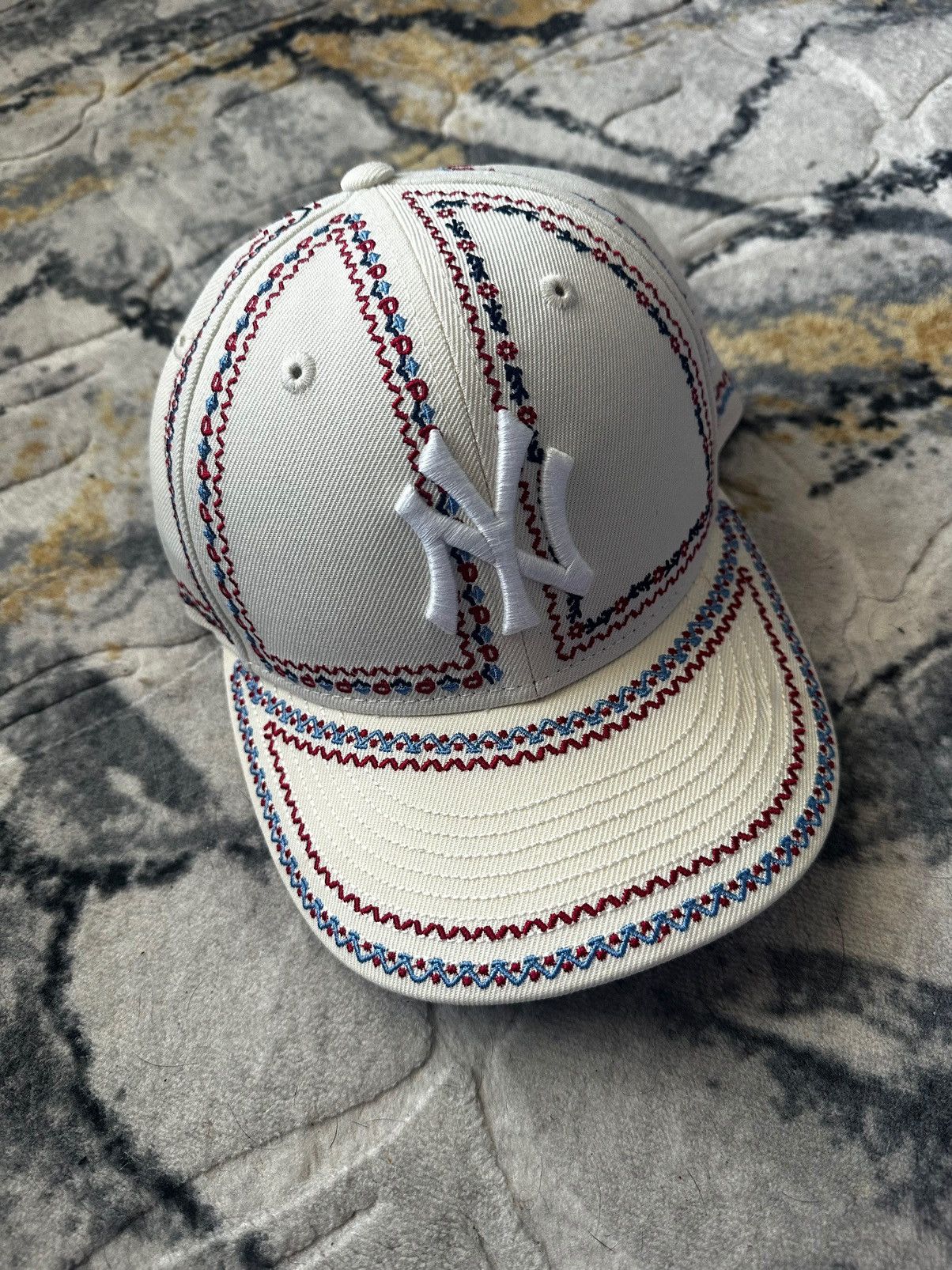 image of Kith Yankees New Era Floral Frame Fitted Hat - Size 7 3/8 in Cream, Men's