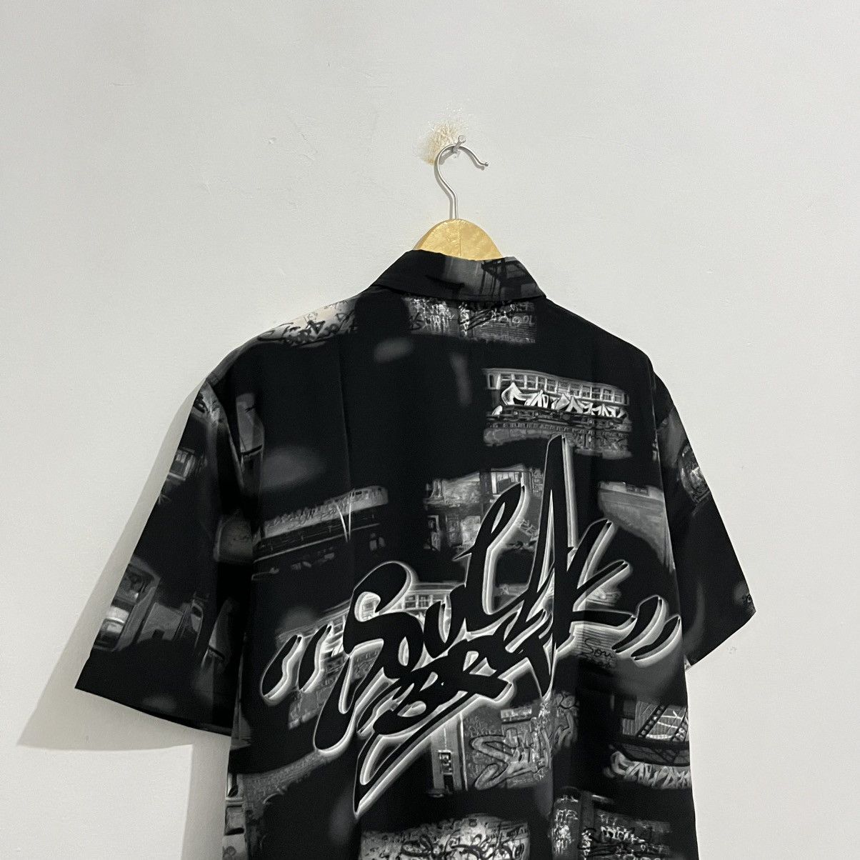 Japanese Brand Southpole Grafity Button Up - JUN25 Size US XL / EU 56 / 4 - 11 Thumbnail