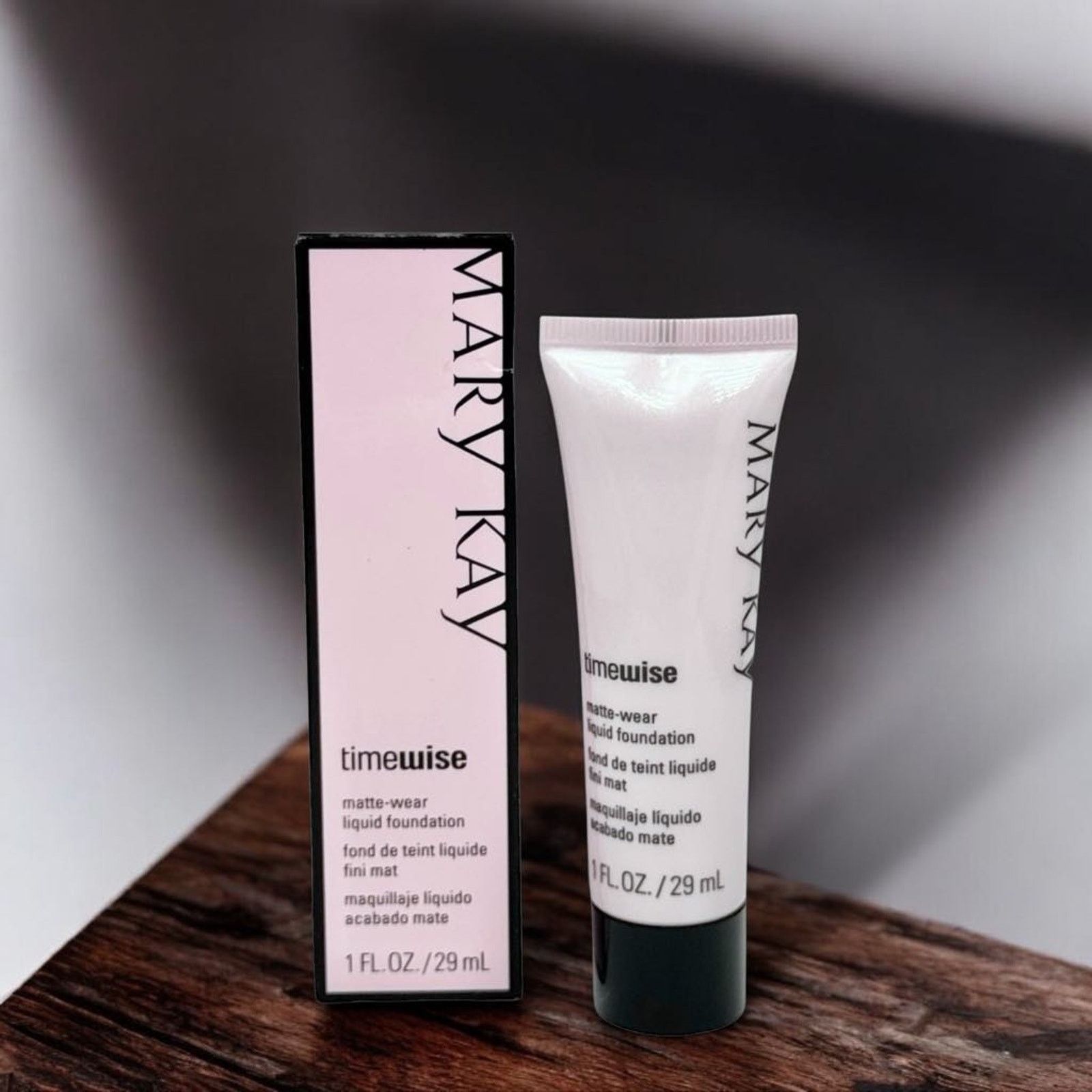 Other Mary Kay TimeWise Luminous Wear Liquid Foundation Ivory 2 Size ONE SIZE - 1 Thumbnail