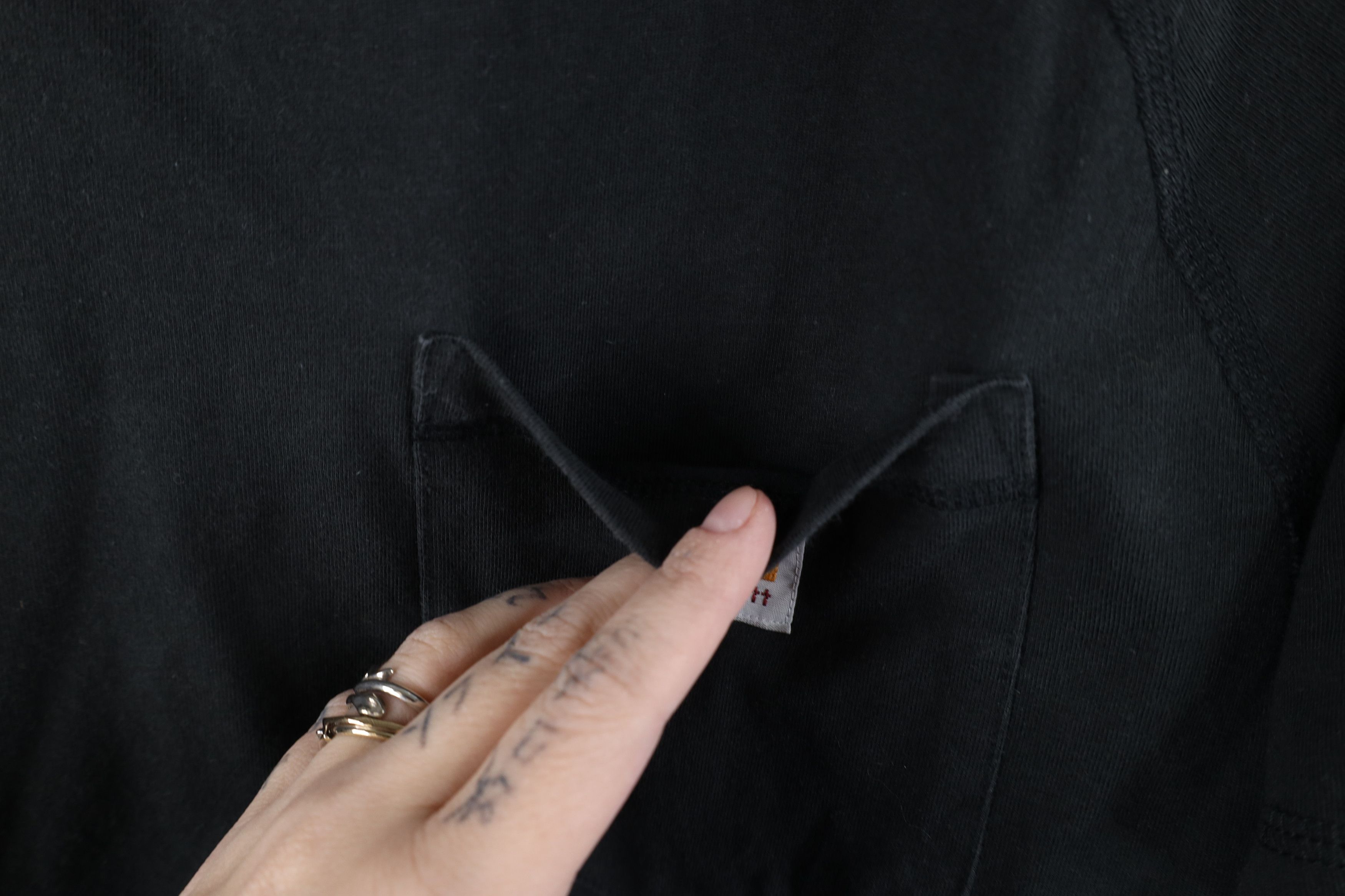 Carhartt Vintage Y2K Carhartt Spell Out Pocket T-Shirt Black Workwear Size US M / EU 48-50 / 2 - 6 Thumbnail