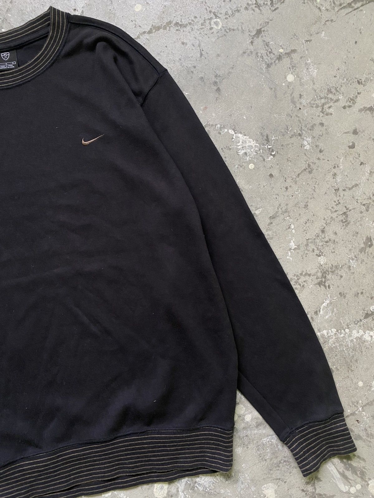Nike Vintage Nike Small Swoosh Pullover Sweatshirt Size US L / EU 52-54 / 3 - 3 Thumbnail