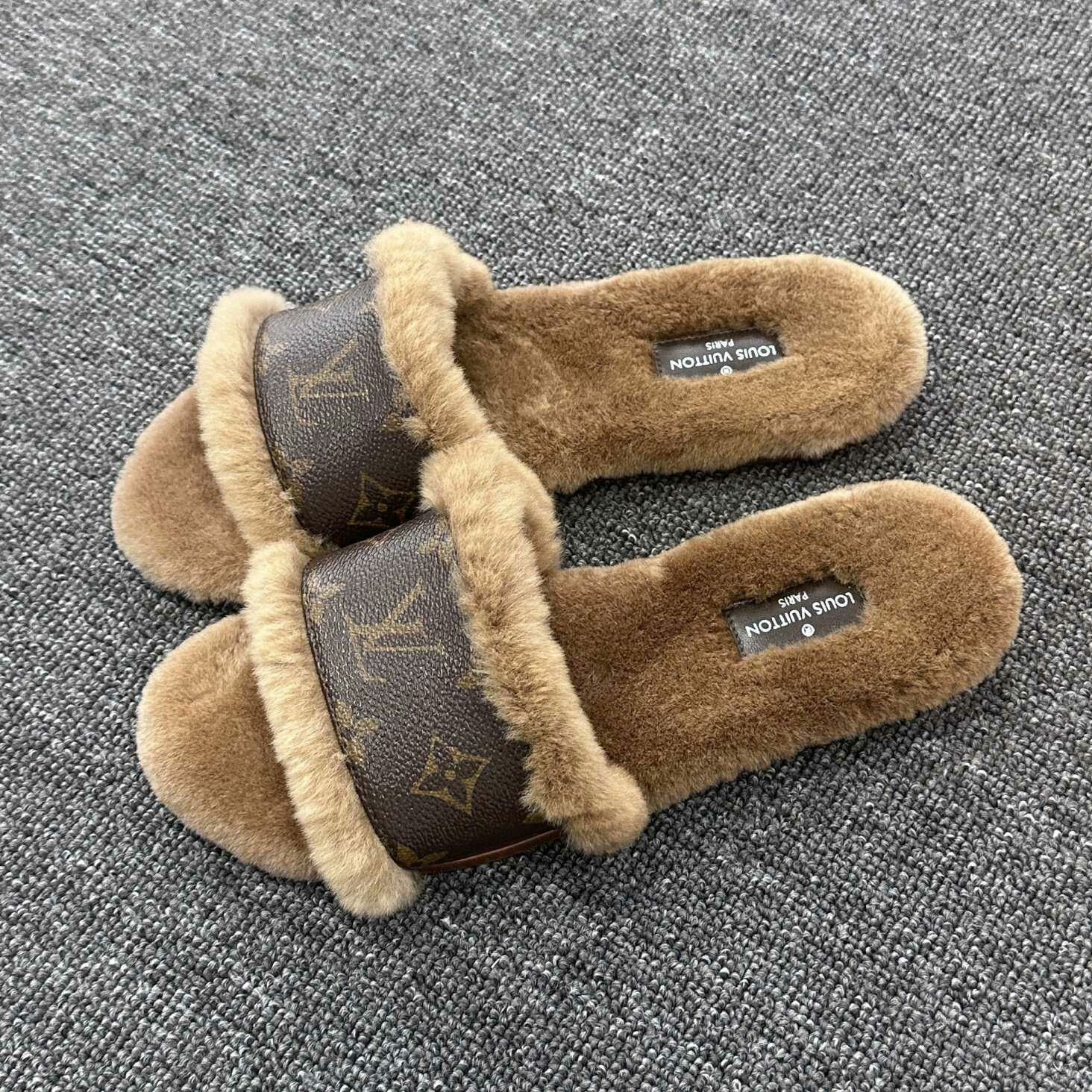 Louis Vuitton Louis Vuitton Sandals us_6 Women Size US 6 / IT 36 - 1 Thumbnail