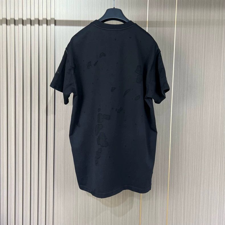 Givenchy Givenchy Short-sleeved T-shirt with distressed print lette Size US XXS / EU 40 - 2 Thumbnail