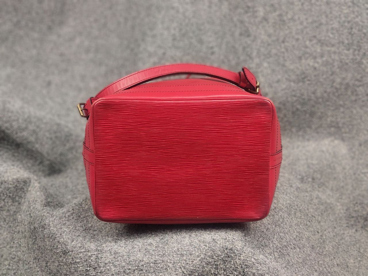 Louis Vuitton Louis Vuitton Noé Epi Vintage authentic Shoulder Red Bag Size ONE SIZE - 6 Thumbnail