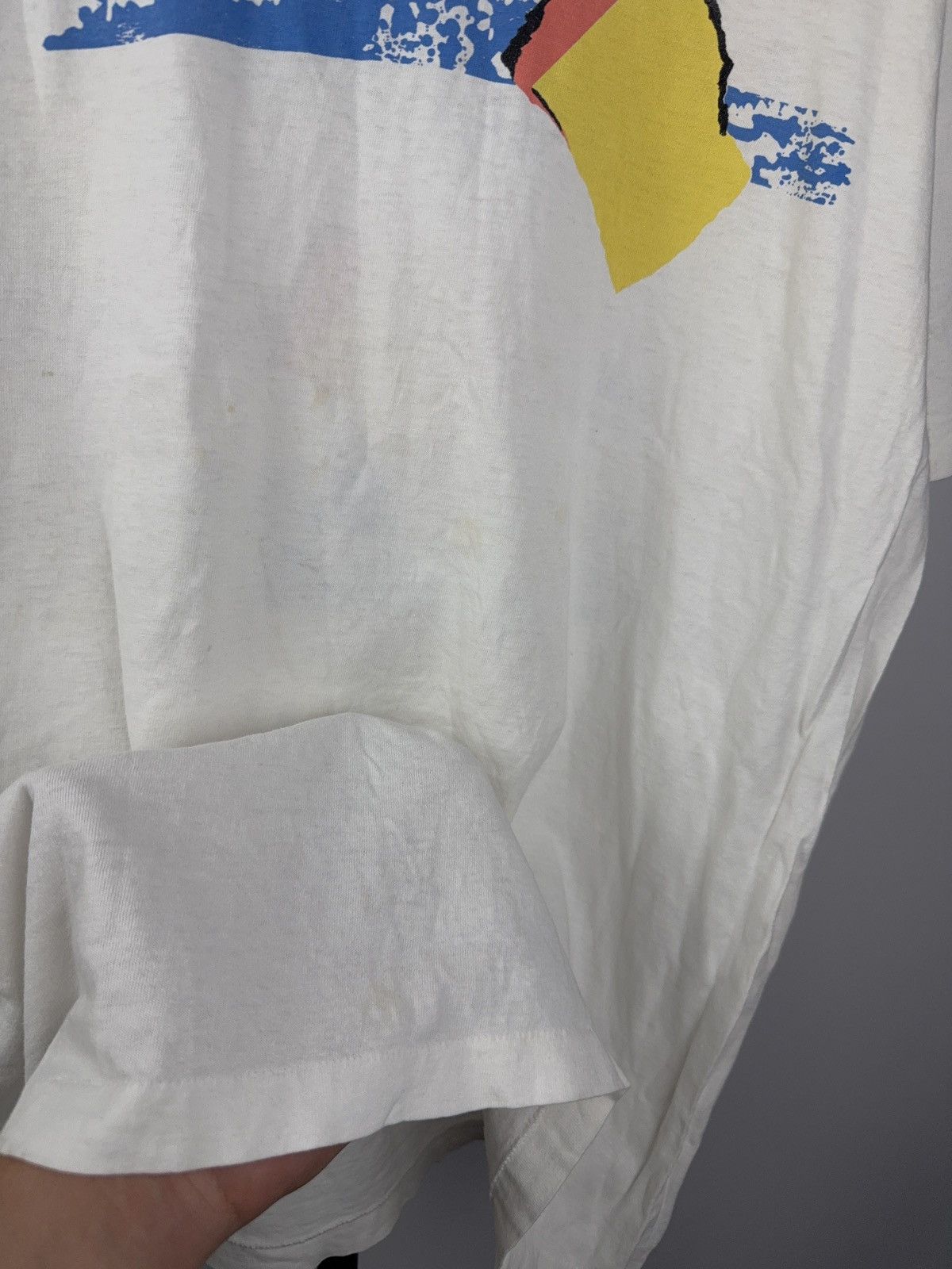 Vintage Vintage 1989 Fiji Abstract Graphic T-Shirt White 80s Art Size US XL / EU 56 / 4 - 11 Thumbnail